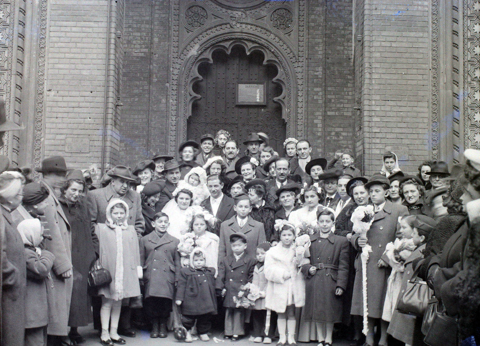 Magyarország, Budapest VII., Dohány utca, zsinagóga., 1947, Hámori Gyula, Budapest, esküvő, csoportkép, Fortepan #104845