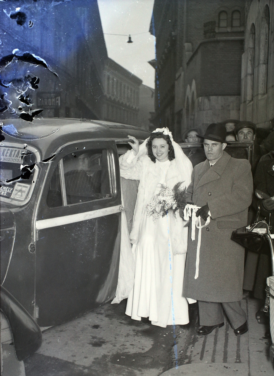 Hungary, Budapest VII., Kazinczy utca, a felvétel a zsinagóga előtt készült., 1948, Hámori Gyula, taxicab, Budapest, vehicle tax disc, Fortepan #104883