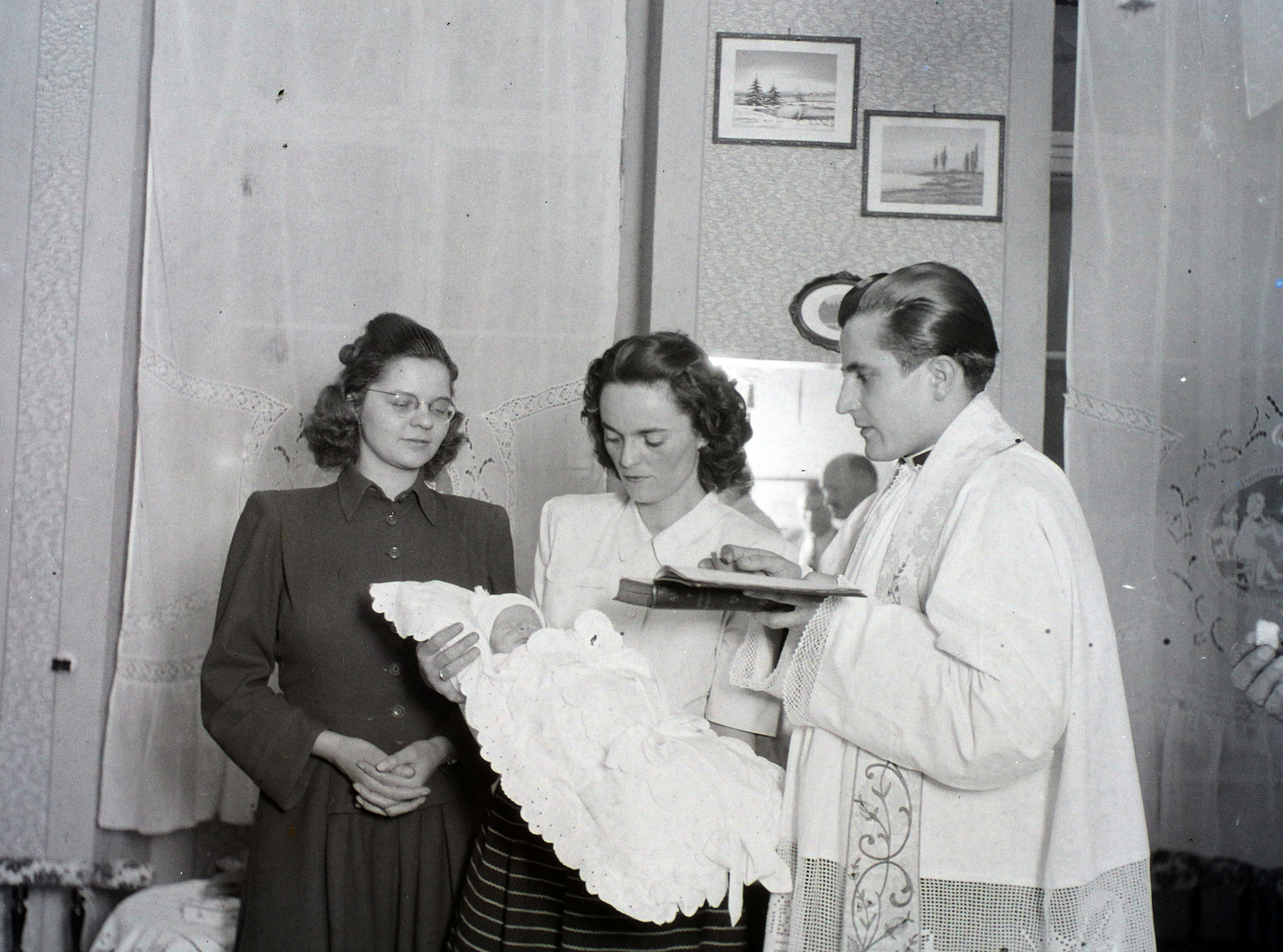 Hungary, 1948, Hámori Gyula, priest, christening, newborn, Budapest, hold in arms, Fortepan #104947