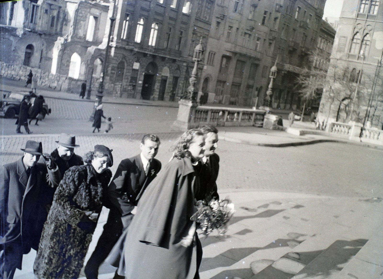 Hungary, Budapest V., Szent István tér, a felvétel a Szent István-bazilika főbejárata előtt készült, szemben a Hercegprímás (Wekerle Sándor) utca házsora., 1948, Hámori Gyula, Budapest, Fortepan #104956