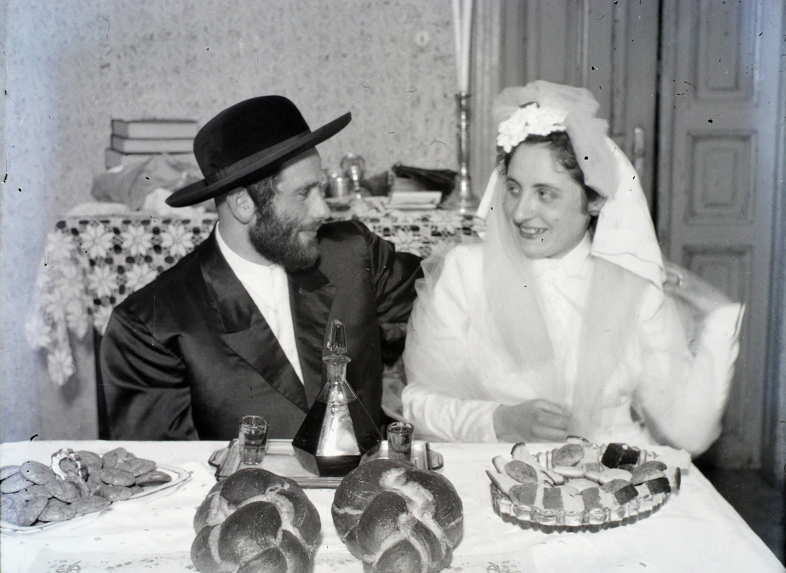 Hungary, 1948, Hámori Gyula, wedding ceremony, bride, groom, judaism, Budapest, challah, Fortepan #104963