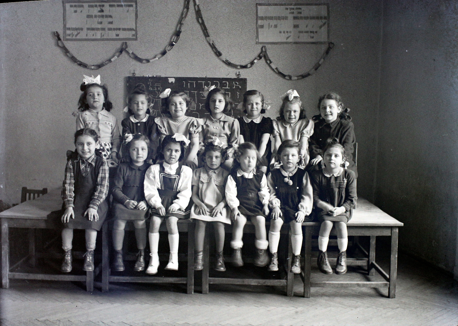 Hungary, 1946, Hámori Gyula, judaism, Budapest, Hebrew script, tableau, kids, girls, Fortepan #104987
