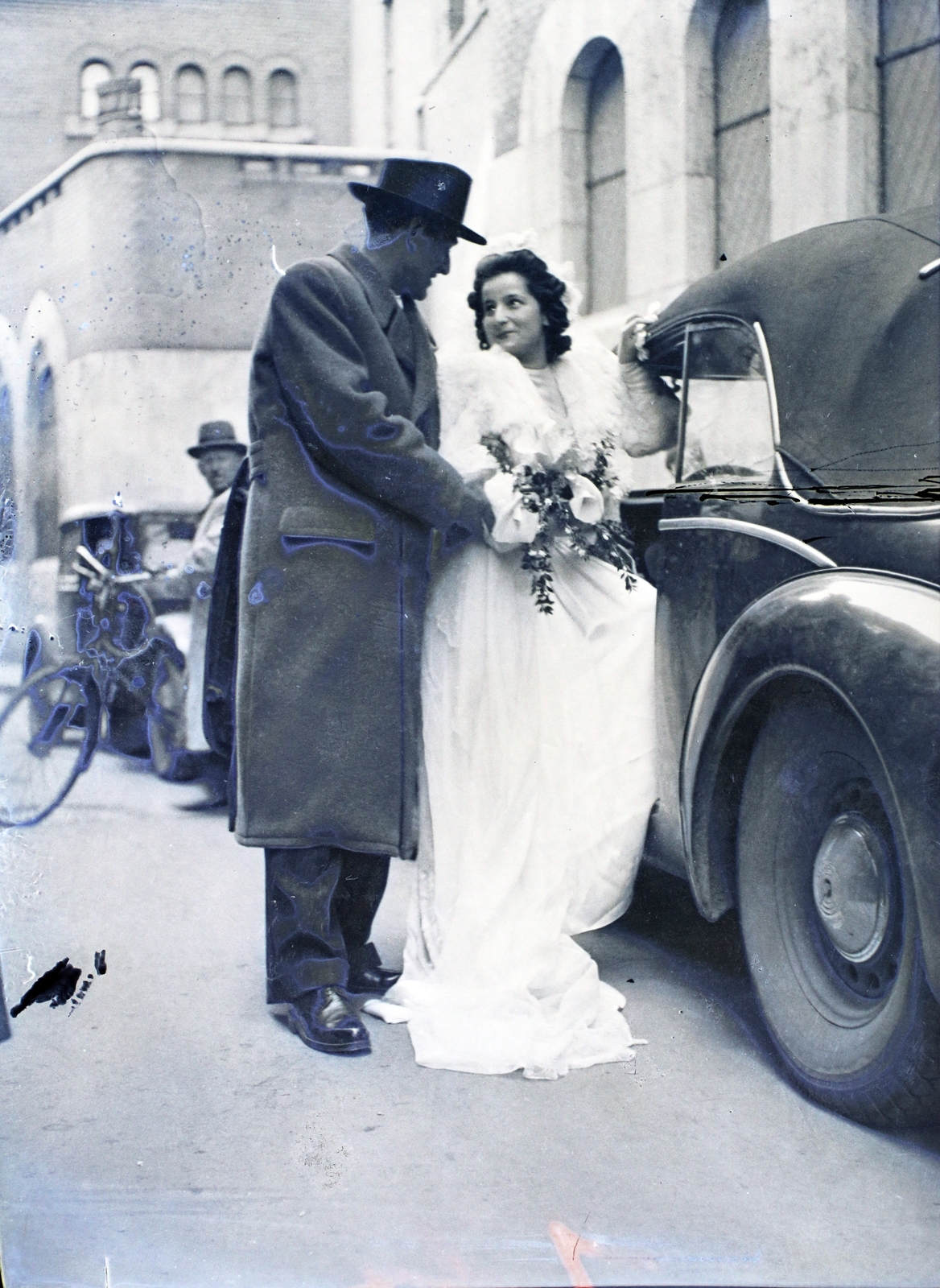 Hungary, Budapest VII., Kazinczy utcai zsinagóga., 1947, Hámori Gyula, Budapest, wedding ceremony, entering the car, Fortepan #105016