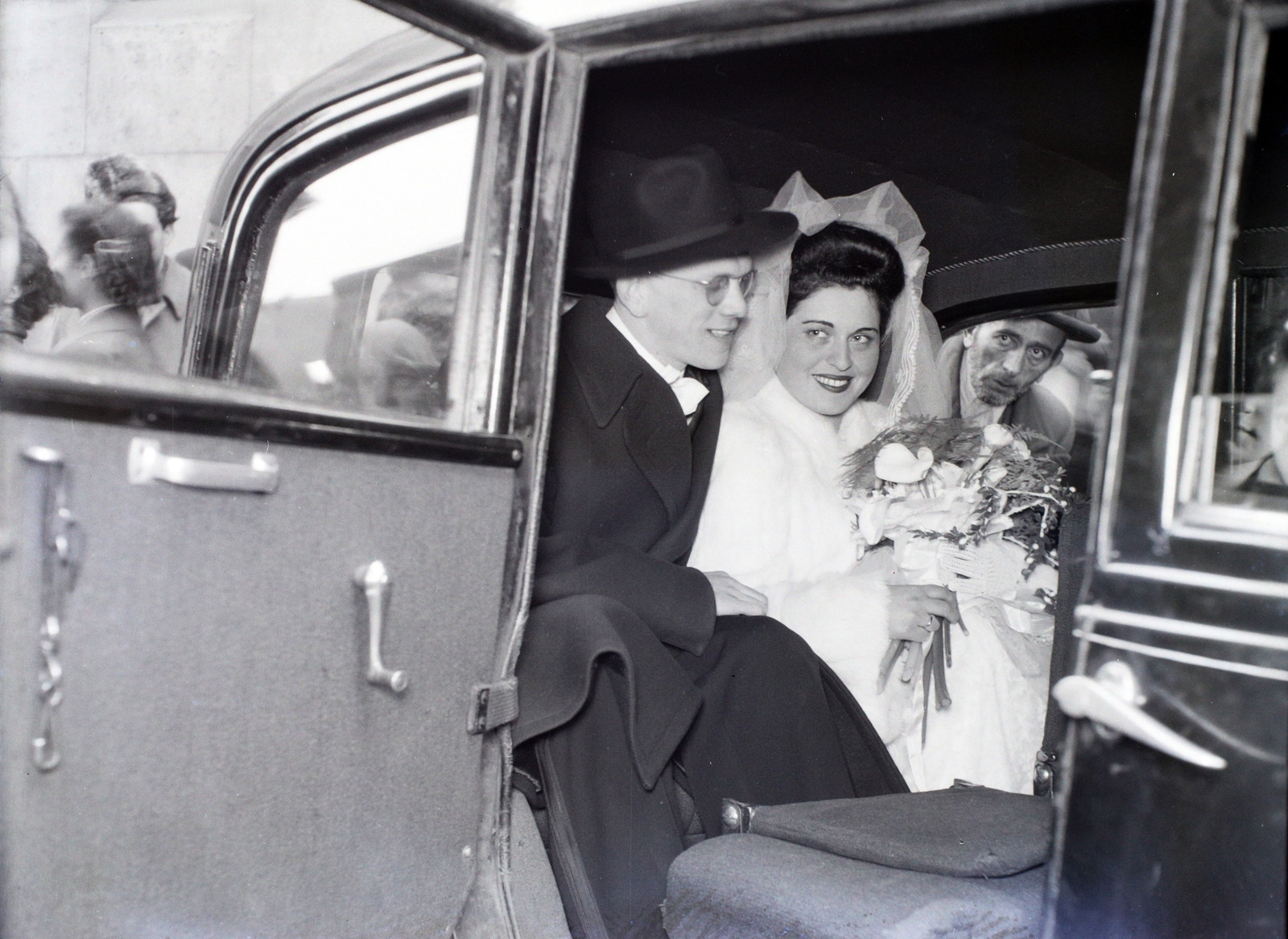 Hungary, 1948, Hámori Gyula, Budapest, bride, automobile, groom, Fortepan #105026