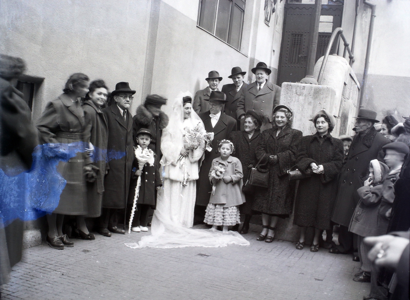 Hungary, Budapest VII., a Kazinczy utcai orthodox központ udvara a zsinagógánál., 1947, Hámori Gyula, Budapest, wedding ceremony, Fortepan #105027