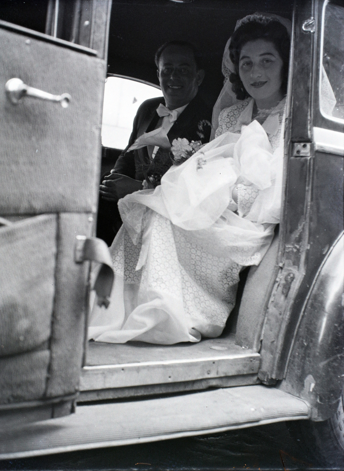 Hungary, 1947, Hámori Gyula, Budapest, bride, automobile, groom, Fortepan #105104