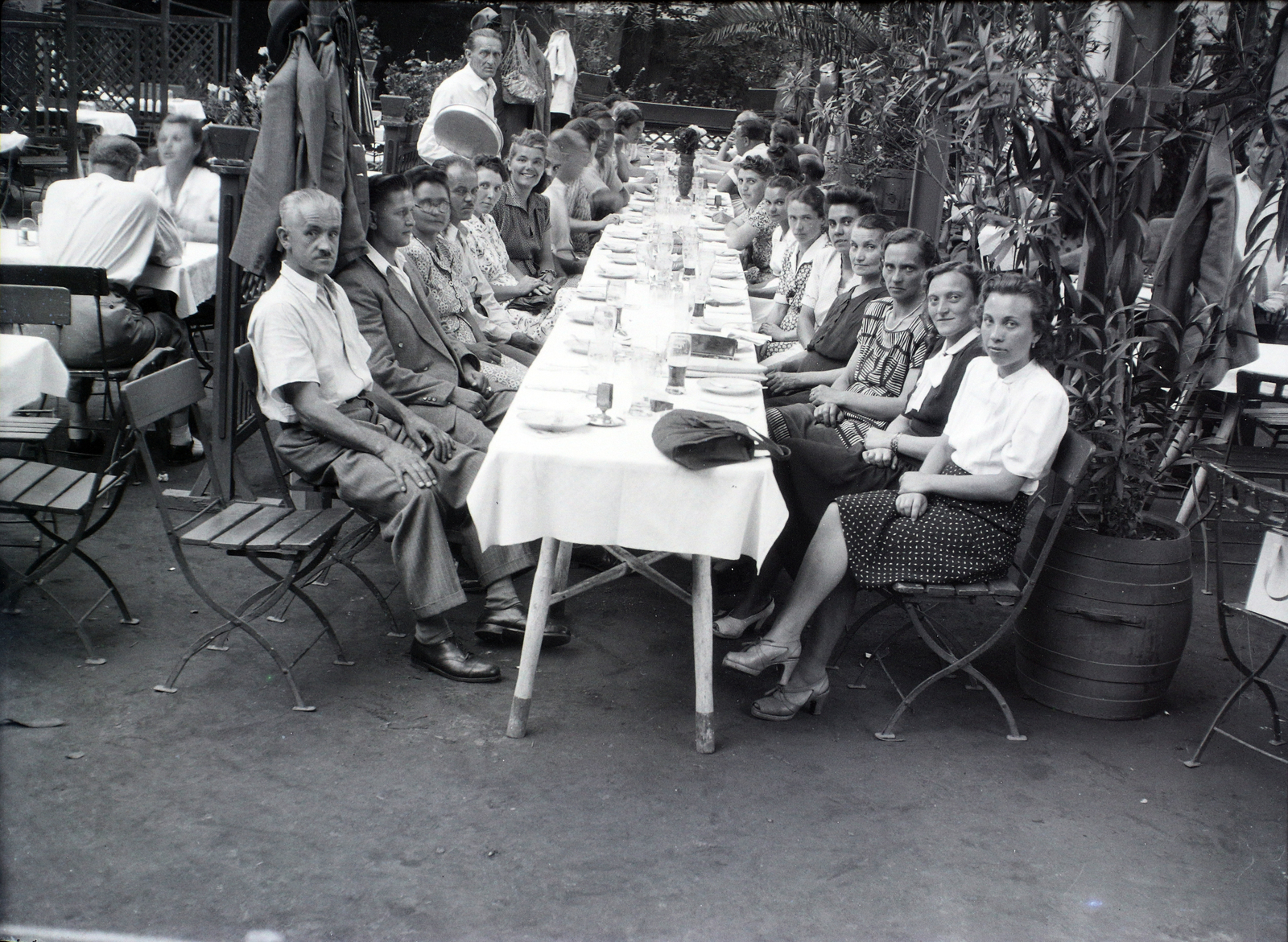 Hungary, 1947, Hámori Gyula, Budapest, tableau, table society, Fortepan #105111