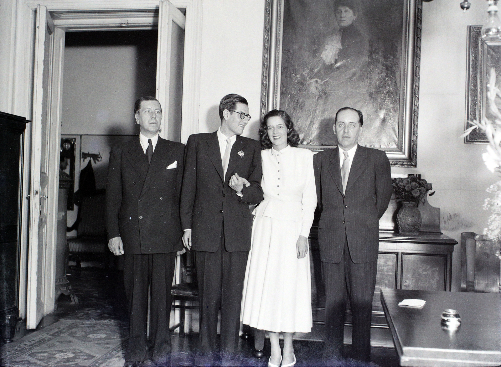 Hungary, 1946, Hámori Gyula, Budapest, suit, gentleman, lady, smile, white dress, painting, Fortepan #105118