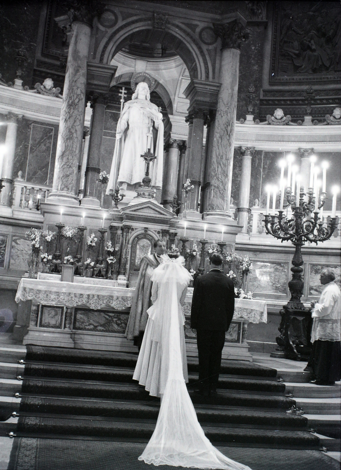 Hungary, Budapest V., Szent István tér, Szent István-bazilika, főoltár., 1948, Hámori Gyula, altar, church interior, Saint Stephen I-portrayal, Budapest, wedding ceremony, Fortepan #105182