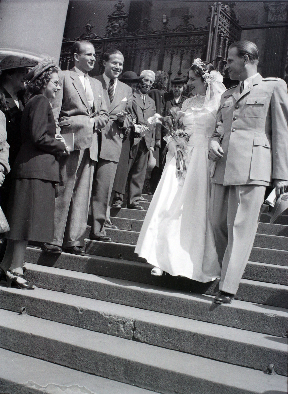 Hungary, Budapest V., Szent István tér, a felvétel a Szent István-bazilika főbejárata előtt készült., 1947, Hámori Gyula, Budapest, bride, groom, Fortepan #105244