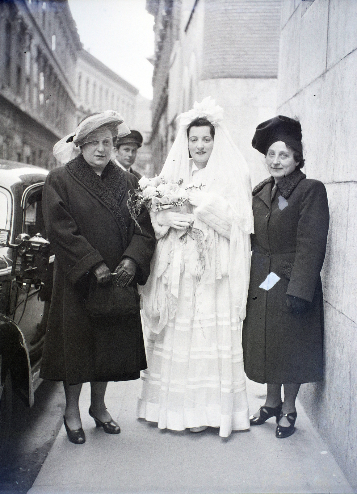 Hungary, Budapest VII., Kazinczy utca, a felvétel a zsinagóga előtt készült., 1948, Hámori Gyula, Budapest, bride, Fortepan #105329