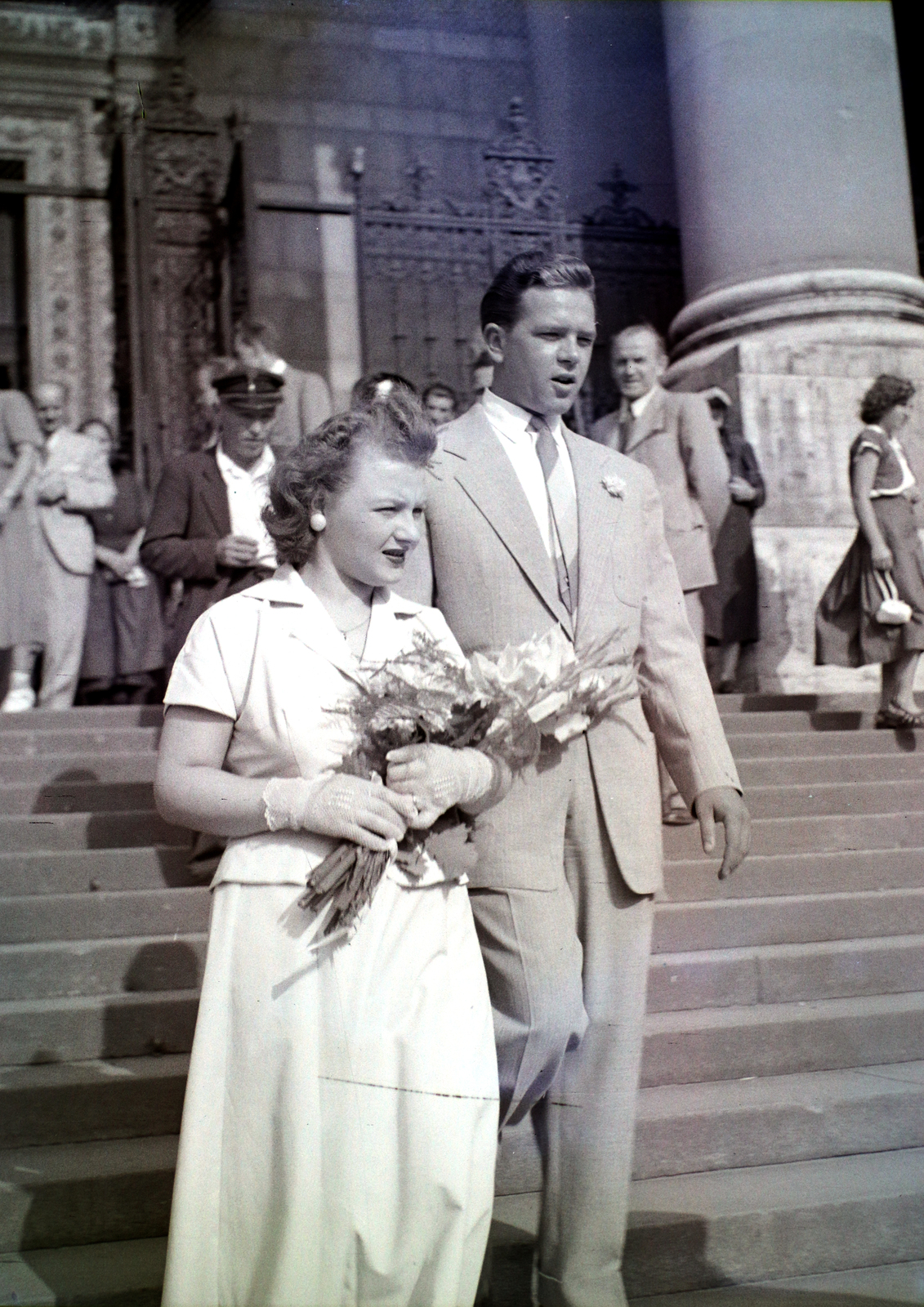 Hungary, Budapest V., Szent István tér, a felvétel a Szent István-bazilika főbejárata előtt készült., 1948, Hámori Gyula, Budapest, bride, groom, Fortepan #105386