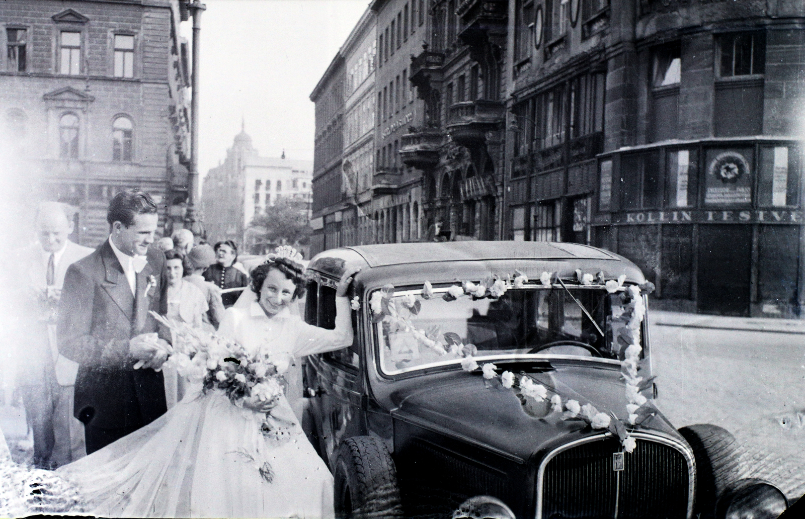 Hungary, Budapest V., Szent István tér, a felvétel a Szent István-bazilika főbejárata előtt készült, balra a Hercegprímás (Wekerle Sándor) utca a Deák Ferenc tér felé nézve., 1948, Hámori Gyula, Fiat-brand, Budapest, Fortepan #105427