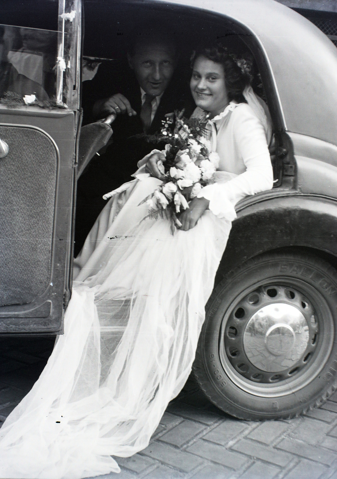 Hungary, 1948, Hámori Gyula, Budapest, bride, automobile, groom, Fortepan #105448