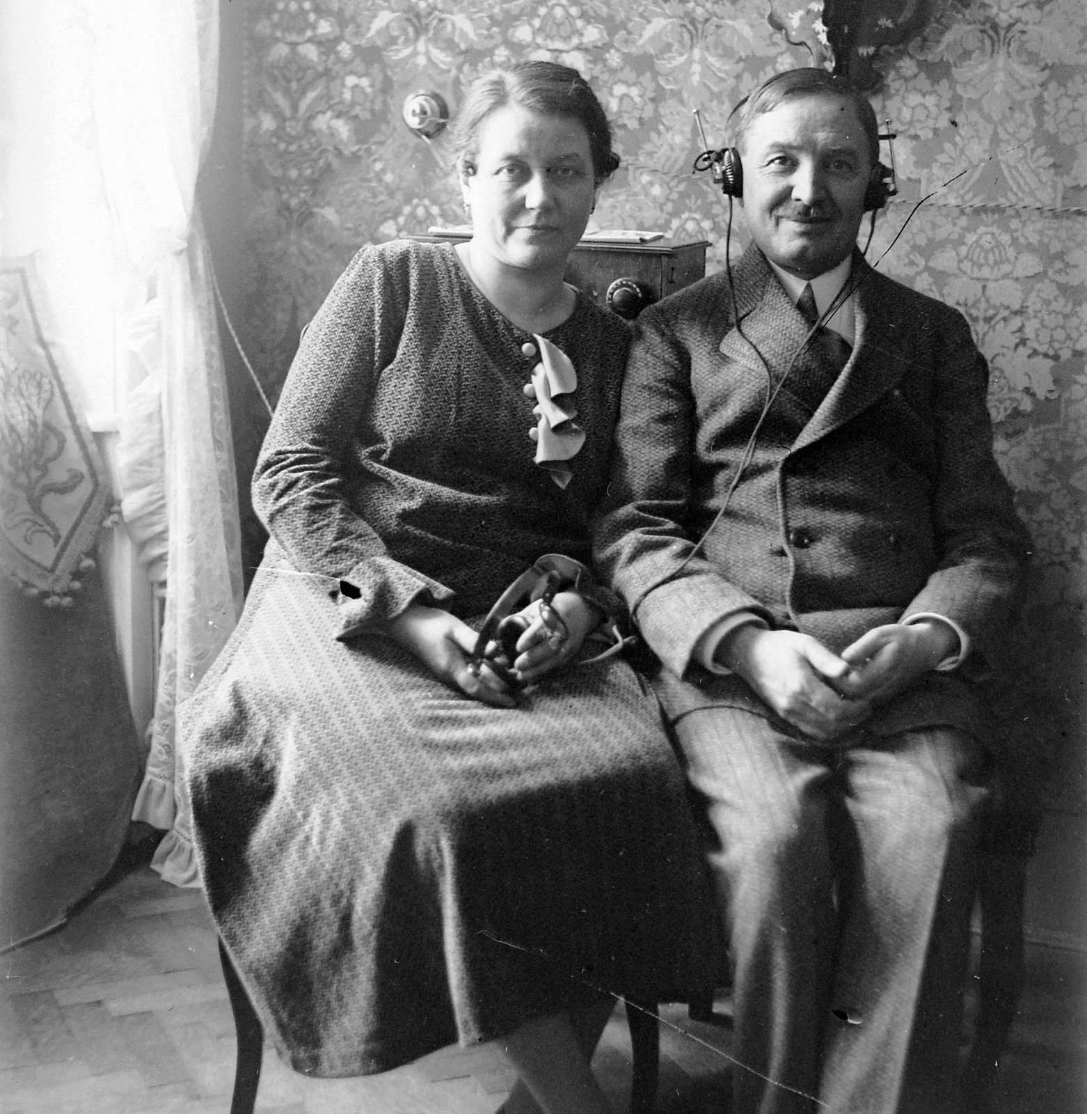 1933, Kurutz Márton, radio, interior, man, woman, headset, double portrait, Fortepan #10545
