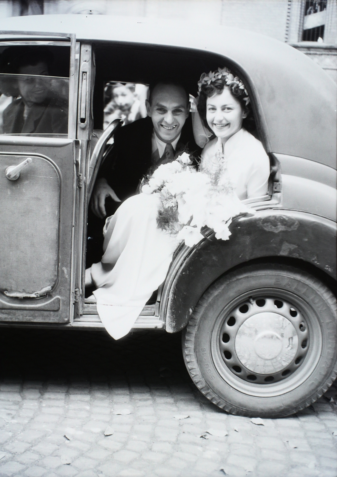Hungary, 1948, Hámori Gyula, Budapest, smile, bride, automobile, groom, Fortepan #105483