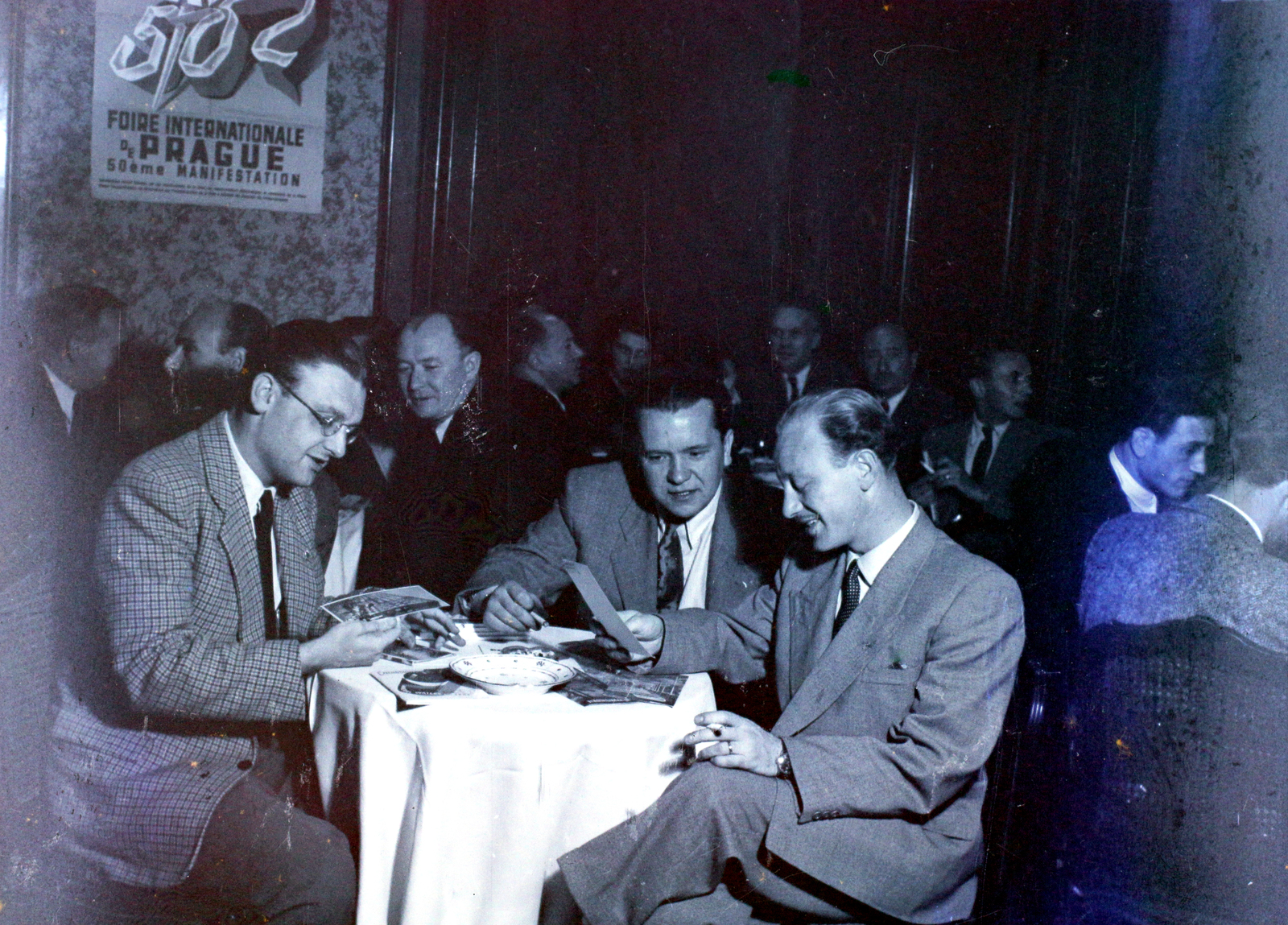 1949, Hámori Gyula, gentleman, poster, table society, men, Fortepan #105513