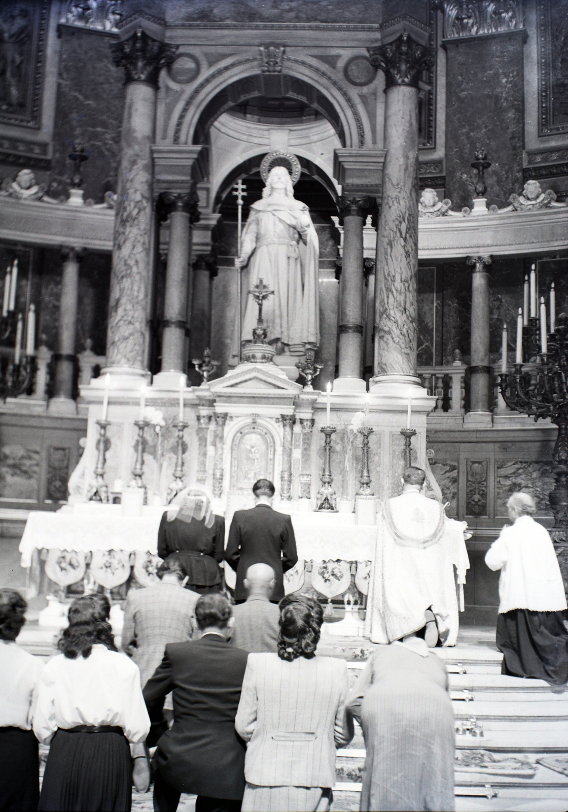 Hungary, Budapest V., Szent István tér, Szent István-bazilika, főoltár., 1949, Hámori Gyula, sculpture, altar, church interior, Saint Stephen I-portrayal, Budapest, Fortepan #105517