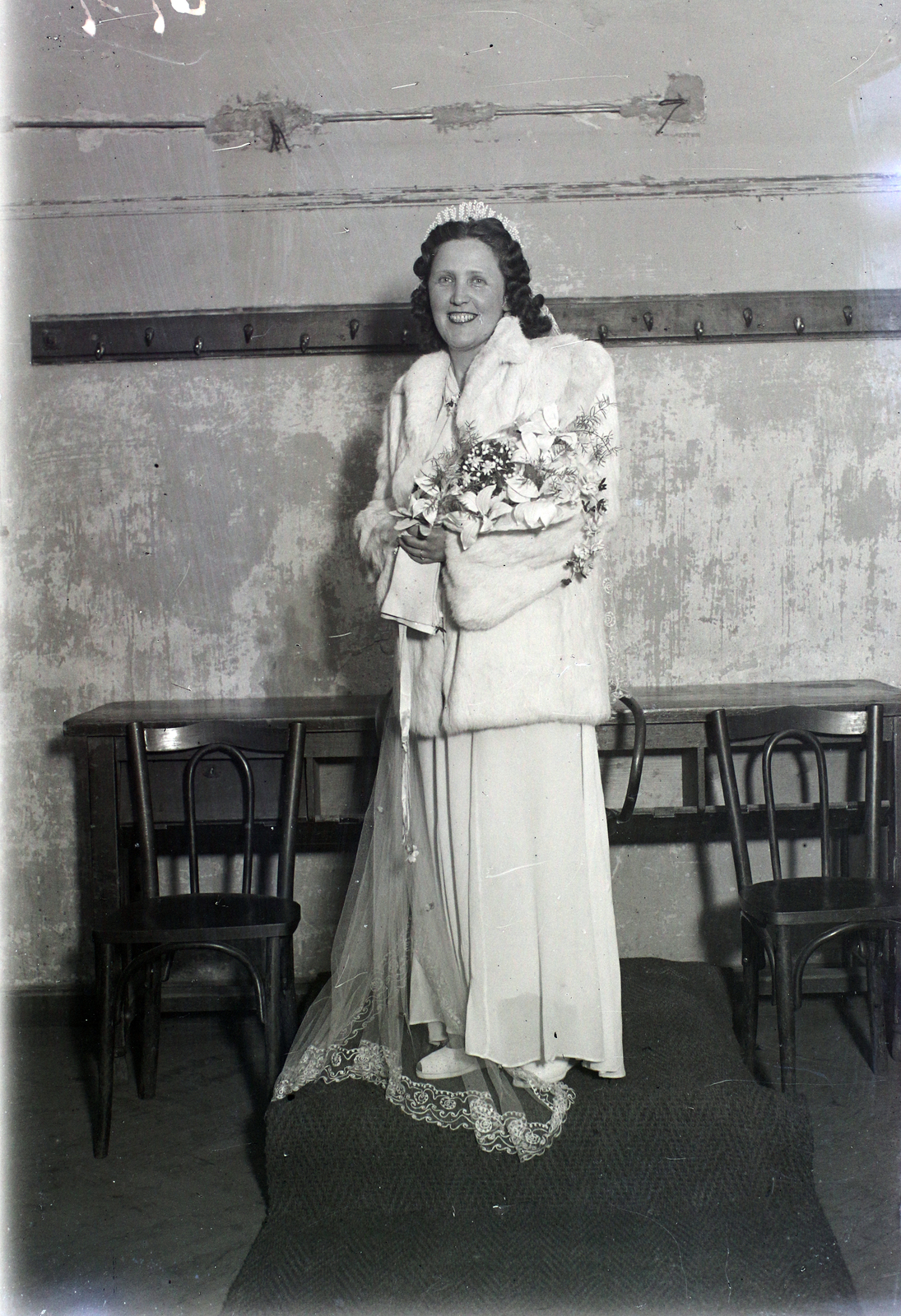 Hungary, 1947, Hámori Gyula, Budapest, table, smile, bride, chair, coat-stand, Fortepan #105595