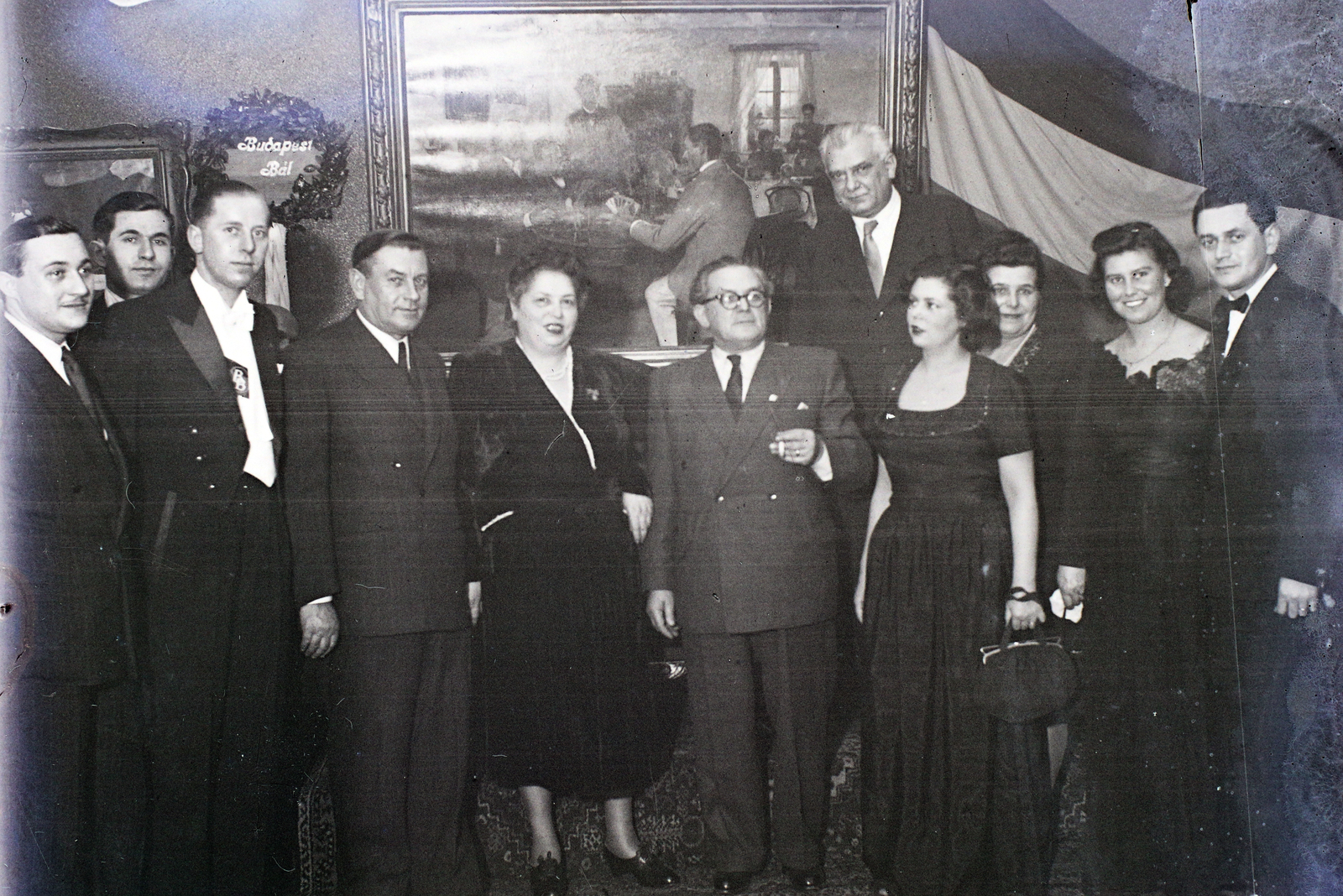 Hungary, Budapest VII., Fészek Klub. Budapest Bál, a fővárosi alkalmazottak Budapest Sportegyesületeinek bálja. Középen (cigarettával a kezében) Szakasits Árpád, a bál egyik fővédnöke., 1948, Hámori Gyula, Budapest, tableau, painting, Fortepan #105606