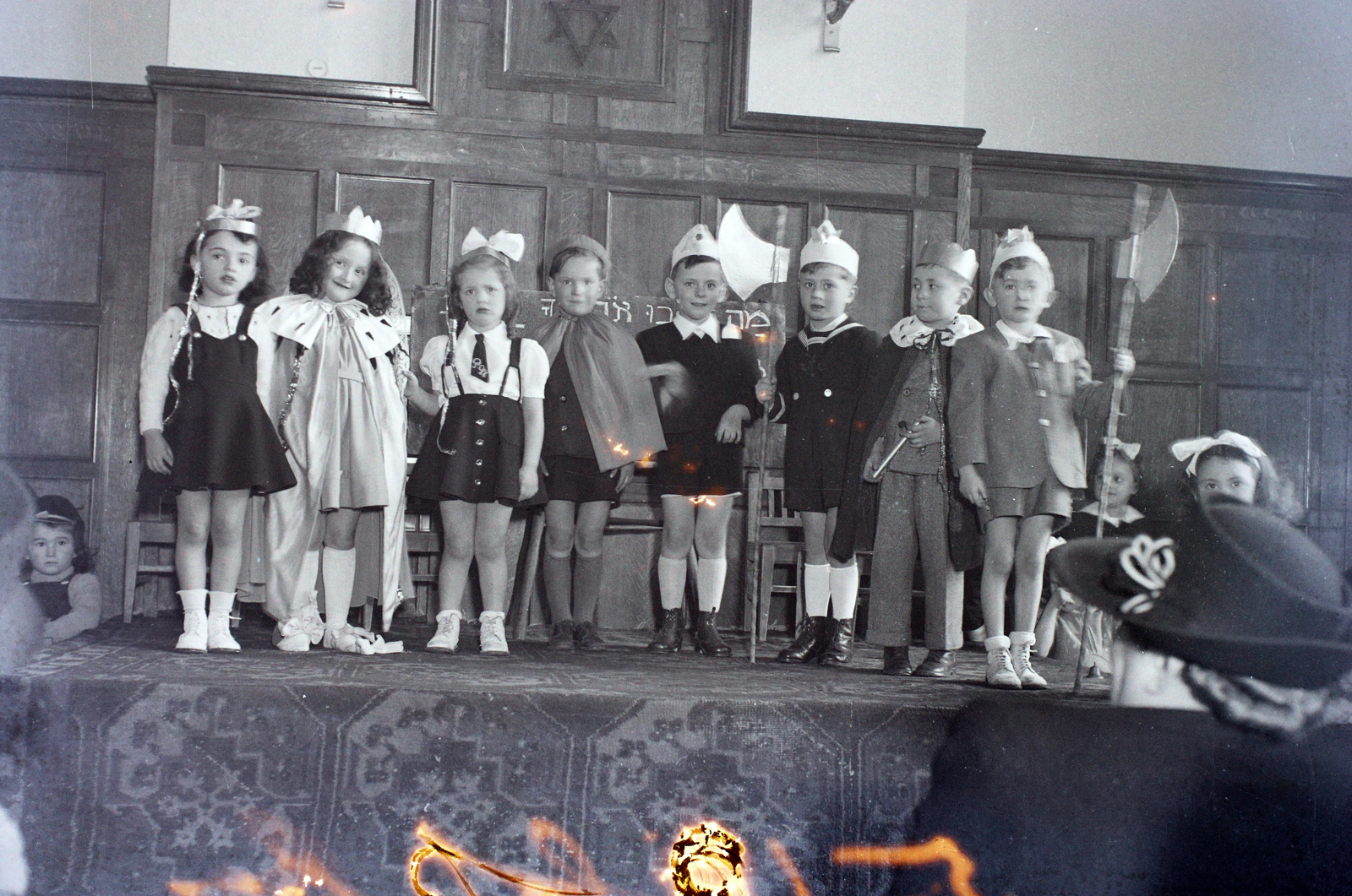Magyarország, Budapest VII., Kazinczy utcai orthodox központ, díszterem., 1946, Hámori Gyula, jelmez, gyerekek, színpad, előadás, Budapest, Dávid csillag, Fortepan #105607