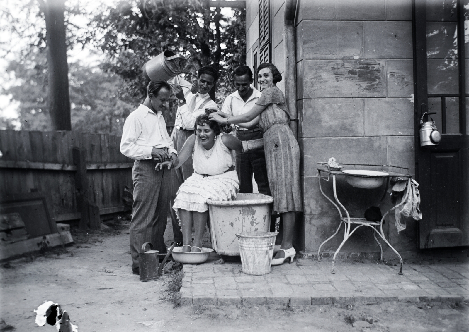 1933, Kurutz Márton, yard, tableau, jesting, bucket, watering can, Fortepan #10564