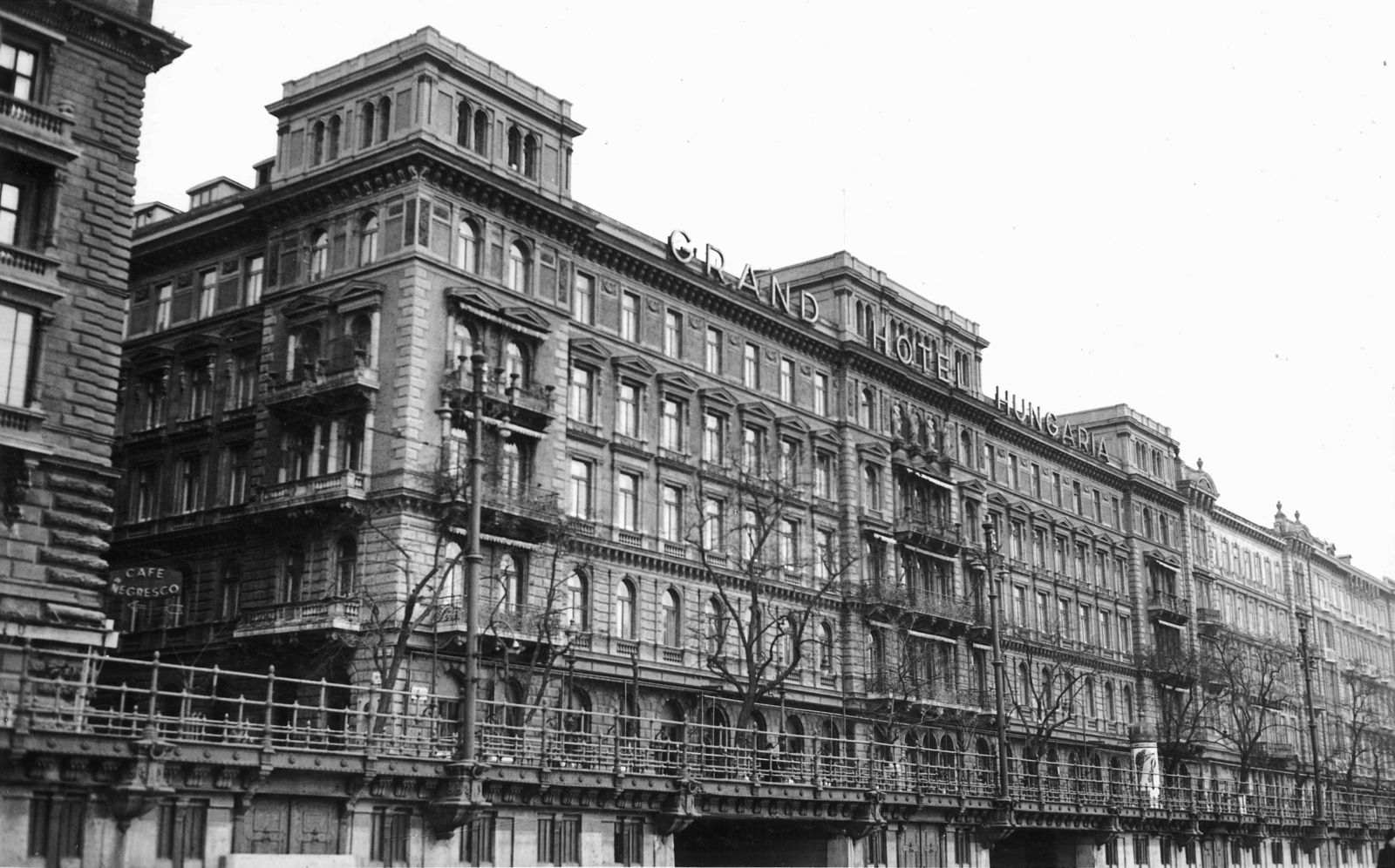 Magyarország, Budapest V., Hungária Szálló a pesti alsó rakpartról nézve, balra a Türr István utca., 1943, Archiv für Zeitgeschichte ETH Zürich / Agnes Hirschi, Carl Lutz, Budapest, szálloda, Fortepan #105648