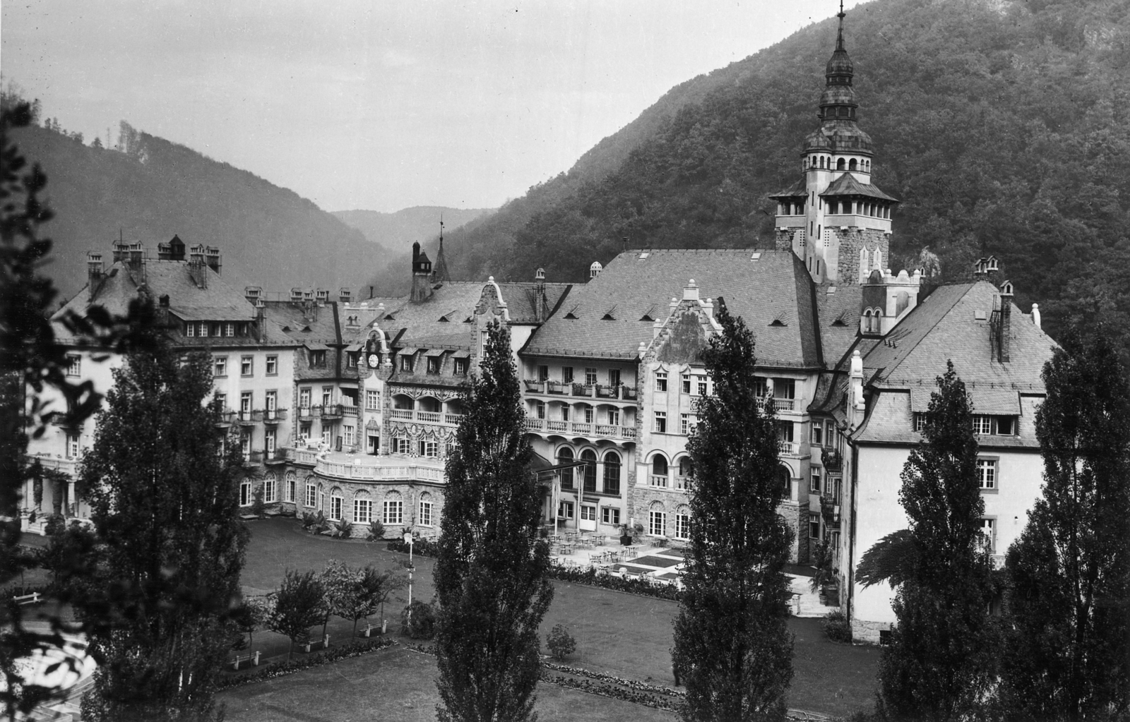 Hungary, Lillafüred, Miskolc, Palotaszálló a park felől., 1943, Archiv für Zeitgeschichte ETH Zürich / Agnes Hirschi, Carl Lutz, hotel, Renaissance Revival, Kálmán Lux-design, Fortepan #105663