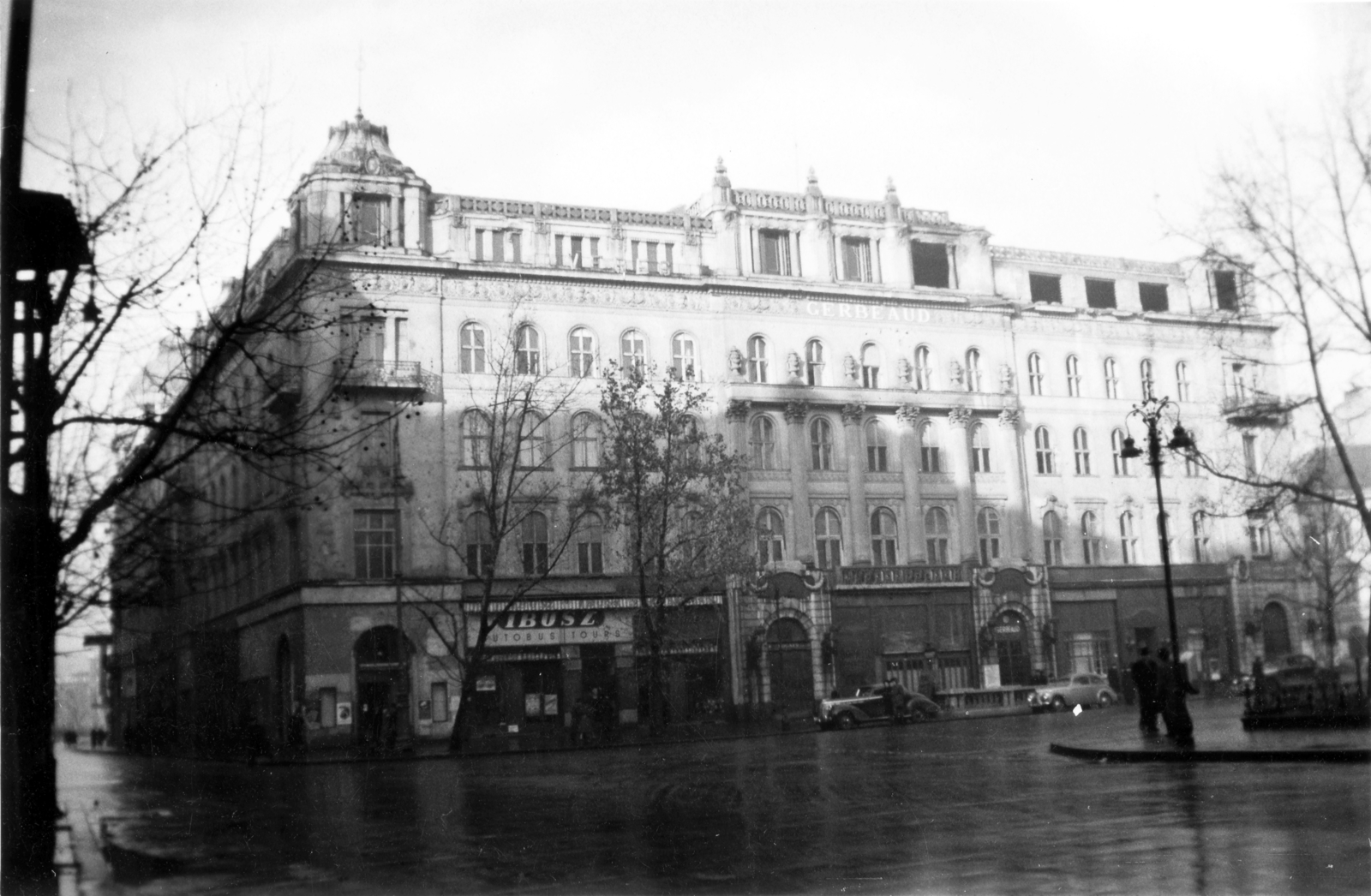 Magyarország, Budapest V., Vörösmarty tér, Gerbeaud-ház., 1944, Archiv für Zeitgeschichte ETH Zürich / Agnes Hirschi, Carl Lutz, Ibusz, Budapest, Fortepan #105748