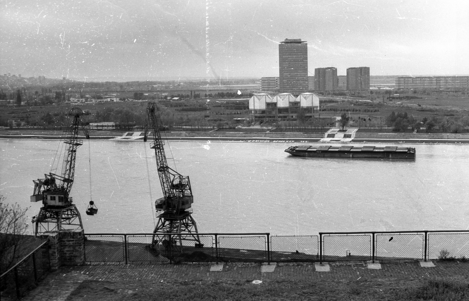 Szerbia, Belgrád, kilátás Nándorfehérvár várából a Száva és a Művészeti Múzeum felé., 1965, Hunyady József, Fortepan #105878
