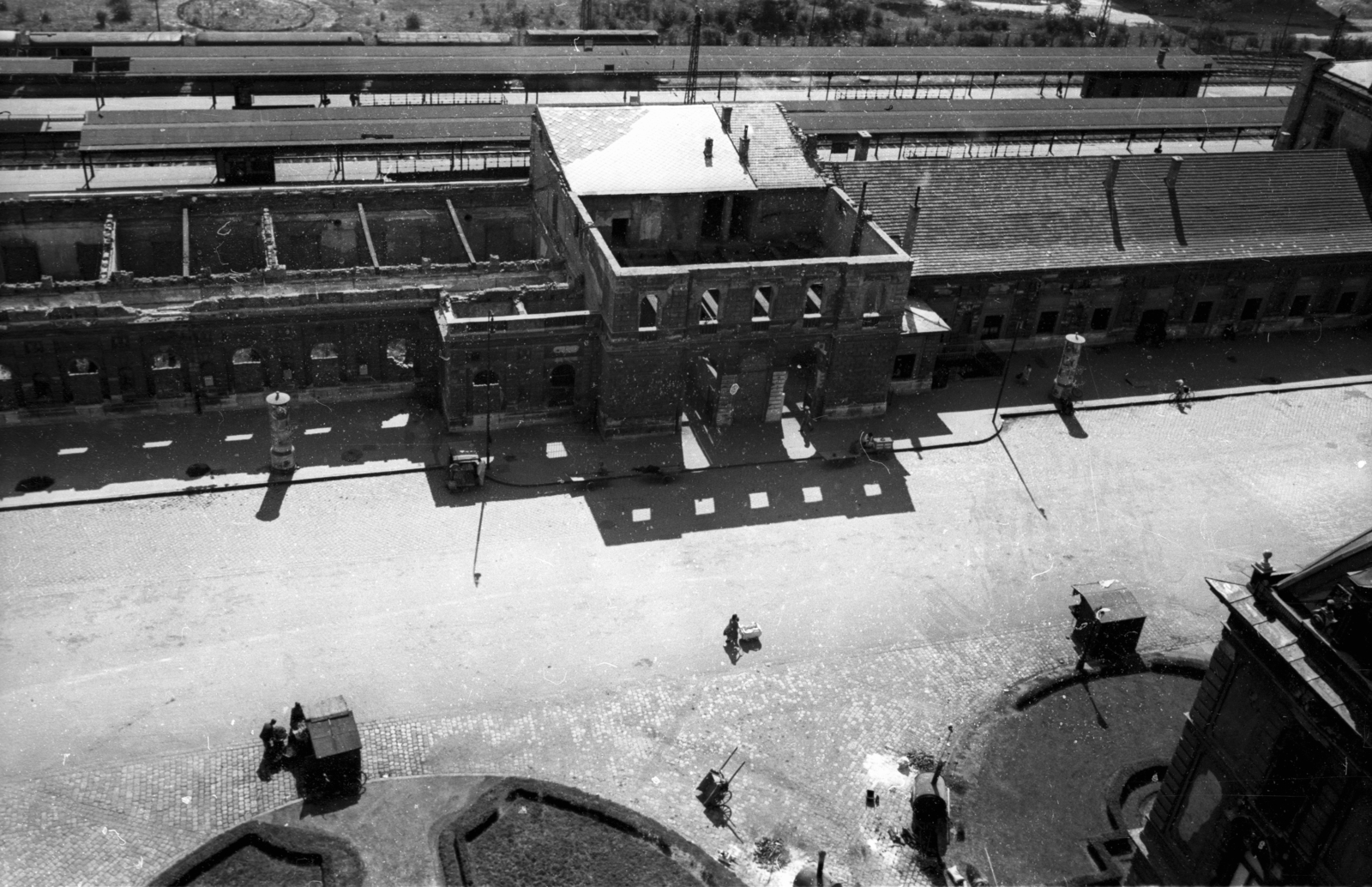 Hungary, Győr, Révai Miklós utca, a lebombázott vasútállomás a városháza tornyából nézve., 1949, Fortepan, train station, Ferenc Pfaff-design, bird's eye view, Fortepan #10591