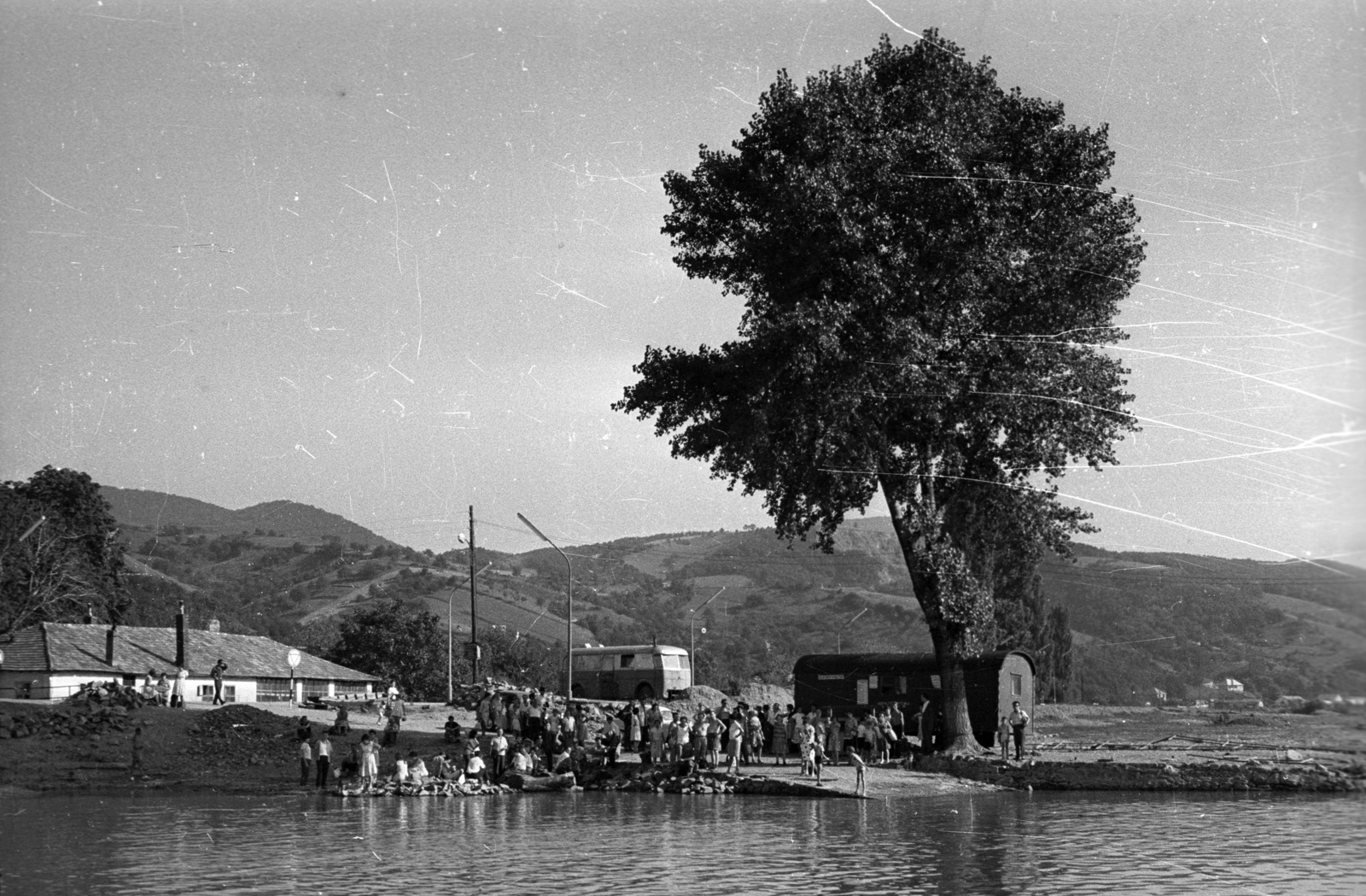Magyarország,Dunakanyar, Visegrád, kompkikötő a Dunáról nézve., 1965, Hunyady József, Fortepan #105946