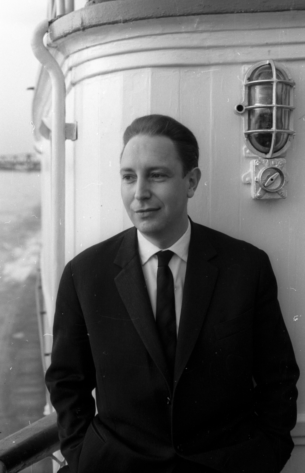 Magyarország, Baja, a Felszabadulás gőzhajó a Dunán. Dersi Tamás újságíró az Írószövetség jugoszláviai útján., 1965, Hunyady József, Fortepan #105963