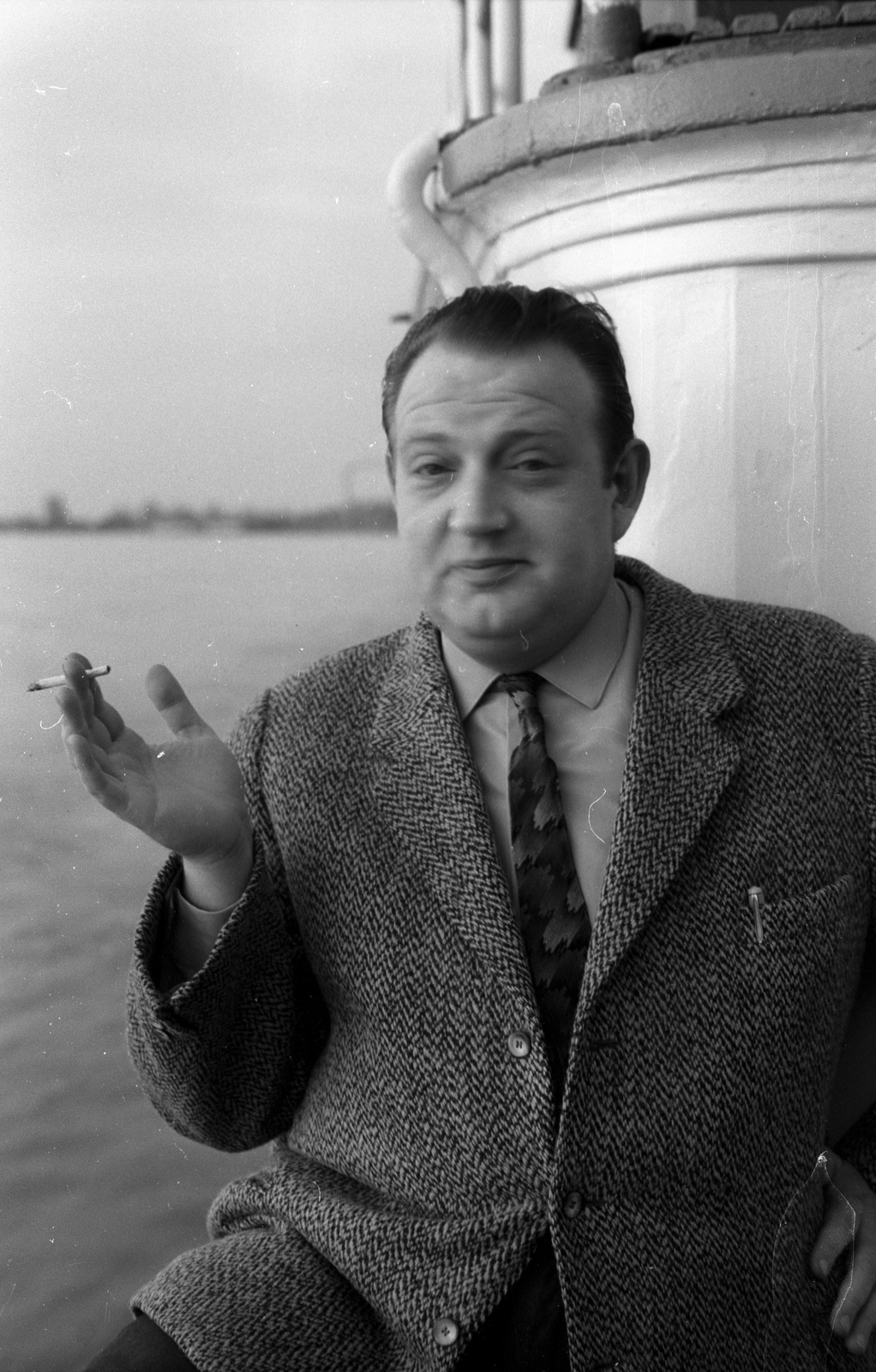 Magyarország, Baja, a Felszabadulás gőzhajó a Dunán. Abody Béla író az Írószövetség jugoszláviai útján., 1965, Hunyady József, Fortepan #105965