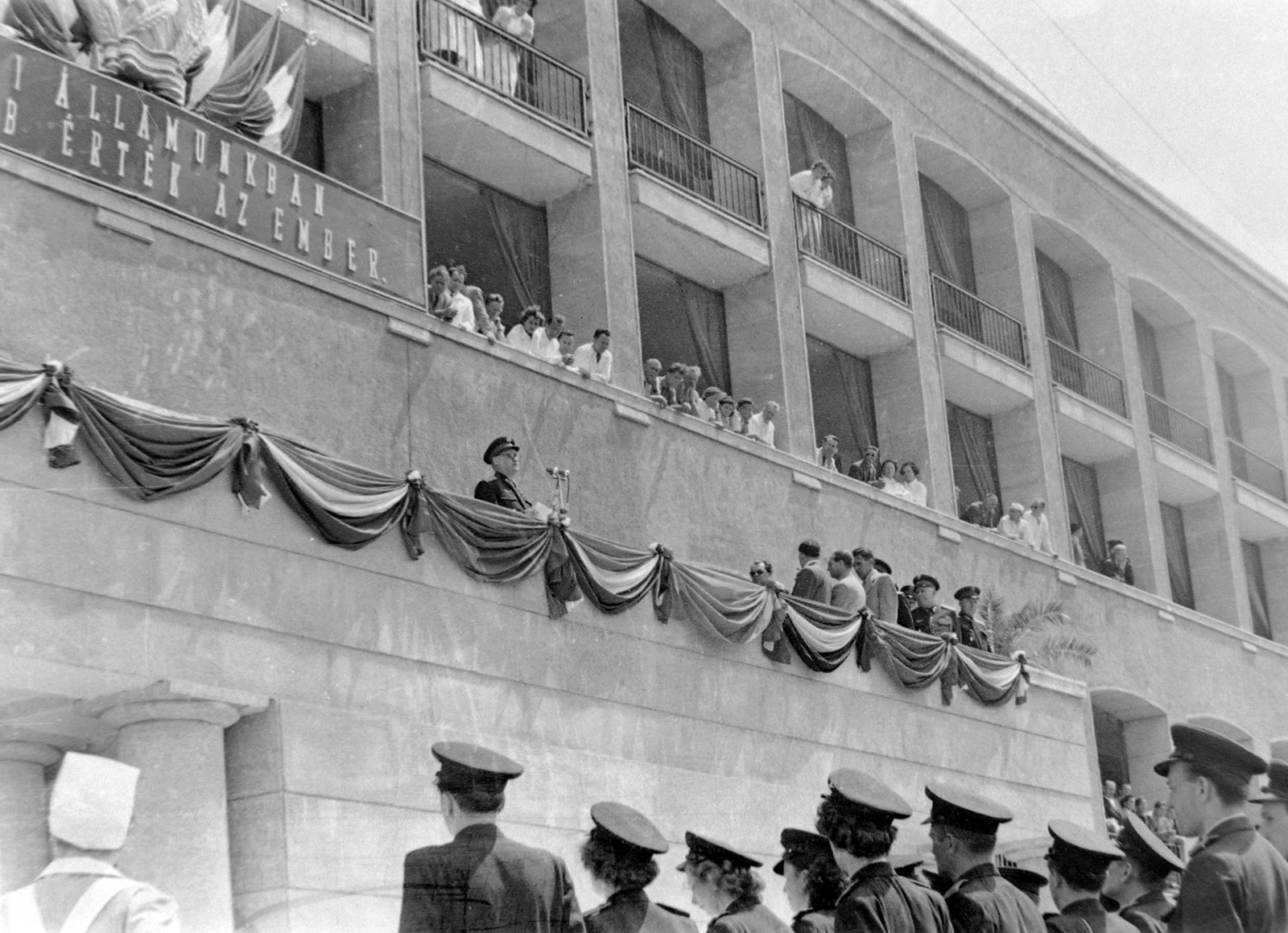 Hungary, Budapest XII., a Budakeszi MÁV-kórház szanatóriuma (később a Honvédkórház III. számú telephelye). Avató ünnepség, a mikrofonnál Csanádi György MÁV vezérigazgató., 1956, Fortepan, medical institution, Budapest, Fortepan #10597