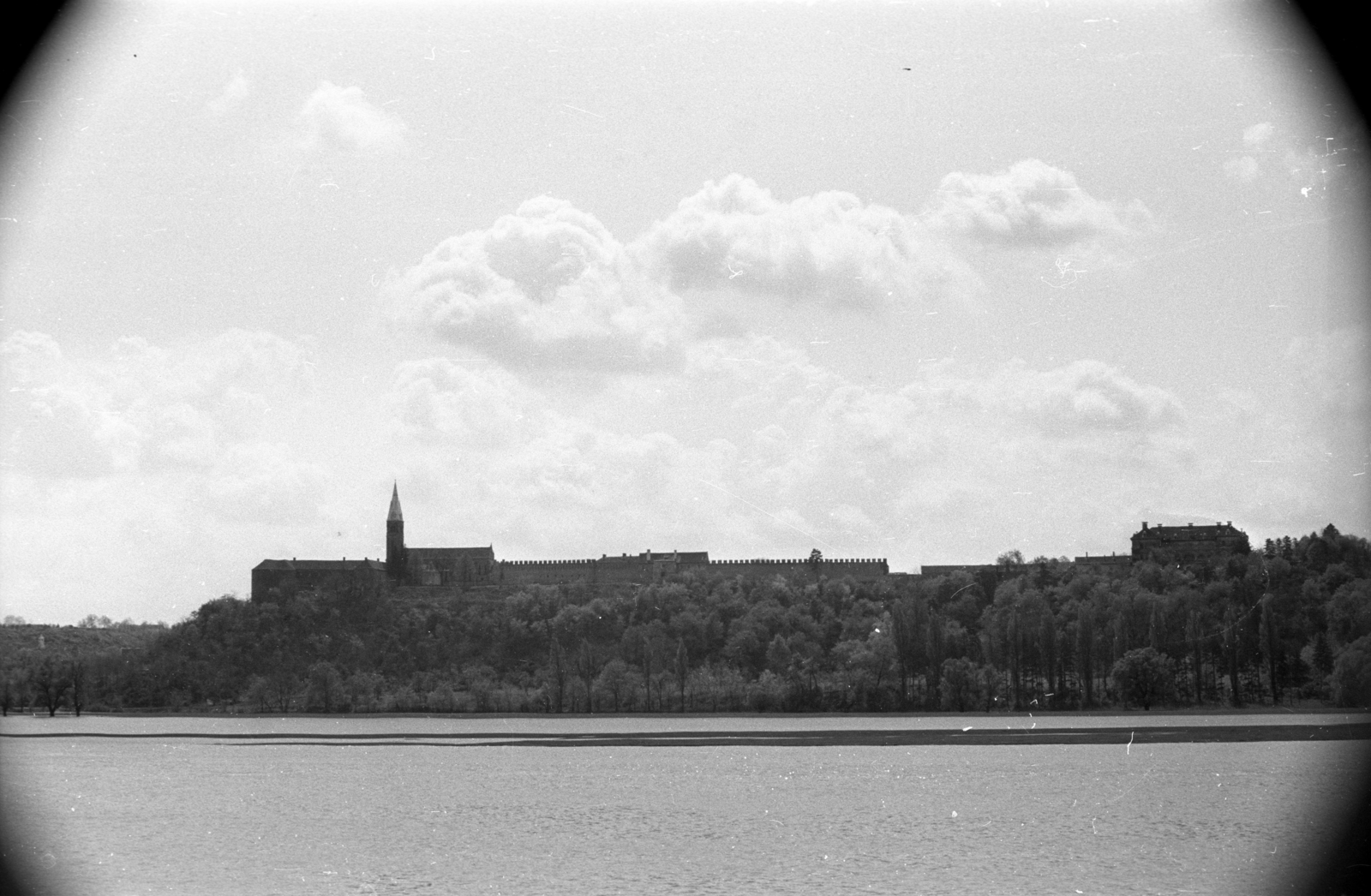 Horvátország, Újlak, a vár és a ferences templom a Dunáról, Szerbia felől nézve., 1965, Hunyady József, Fortepan #105972