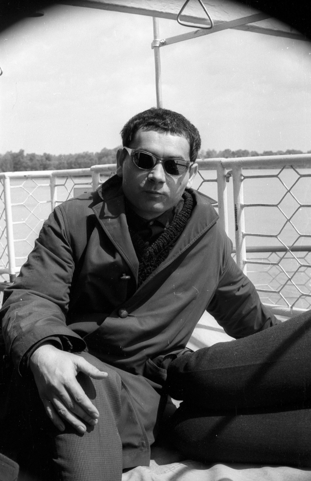Csoóri Sándor költő. A felvétel a Felszabadulás gőzhajó fedélzetén az Írószövetség jugoszláviai útján készült., 1965, Hunyady József, Fortepan #105980