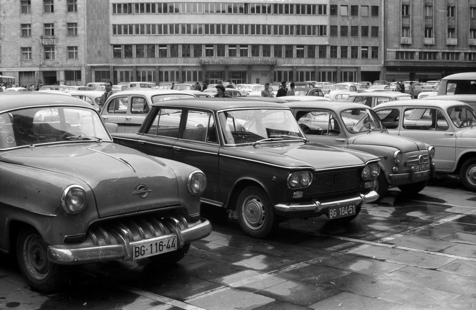 Szerbia, Belgrád, Trg Nikole Pašića (Trg Marksa i Engelsa)., 1965, Hunyady József, Opel-márka, automobil, rendszám, Opel Olympia Rekord, Fiat 1300/1500, Fiat 600, Fortepan #106014