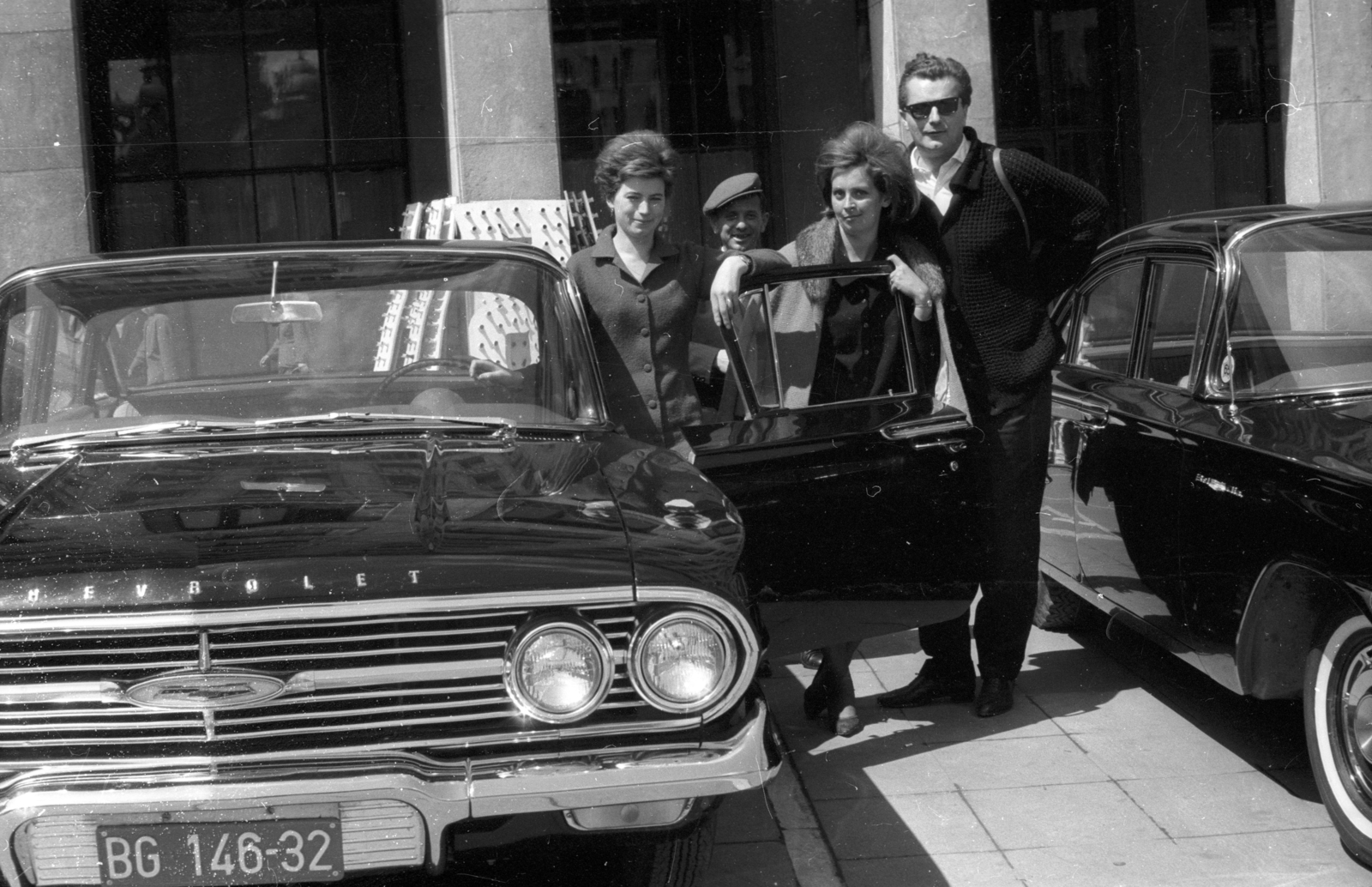 Serbia, a felvétel az Írószövetség jugoszláviai útján készült. Jobbra Tóth János újságíró., 1965, Hunyady József, Chevrolet-brand, automobile, number plate, Fortepan #106026