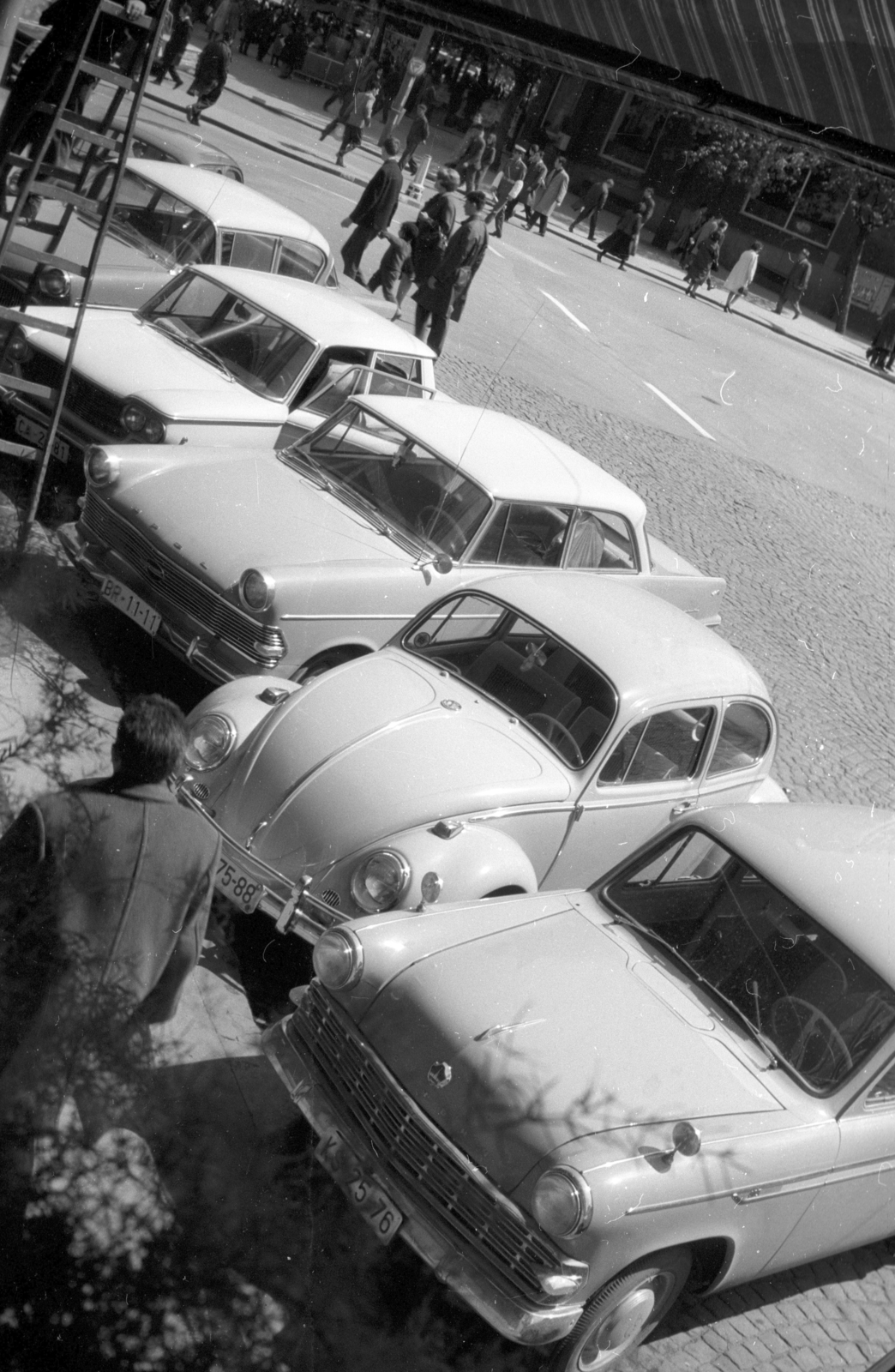 1965, Hunyady József, Opel-márka, Moszkvics-márka, automobil, Peugeot-márka, Opel Rekord P1, Volkswagen Bogár, Opel Rekord P2, Fiat 1300/1500, Moszkvics 403, Fortepan #106029