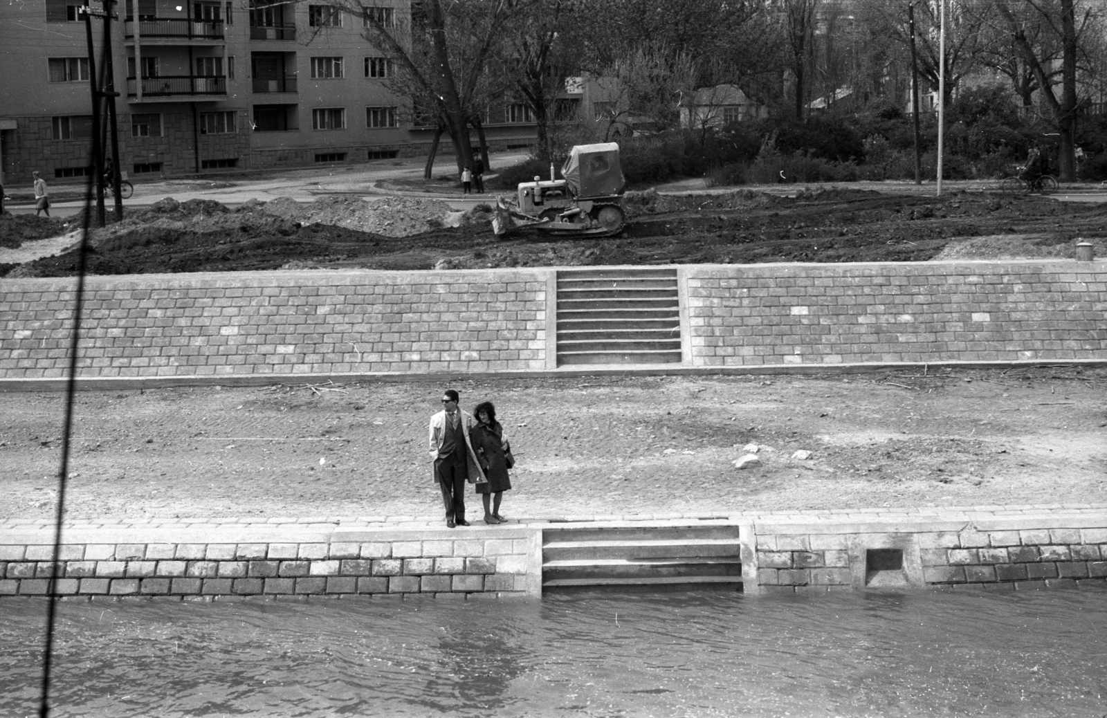 Szerbia, Újvidék, Duna-part a Felszabadulás gőzhajó fedélzetéről nézve., 1965, Hunyady József, munkagép, Fortepan #106066