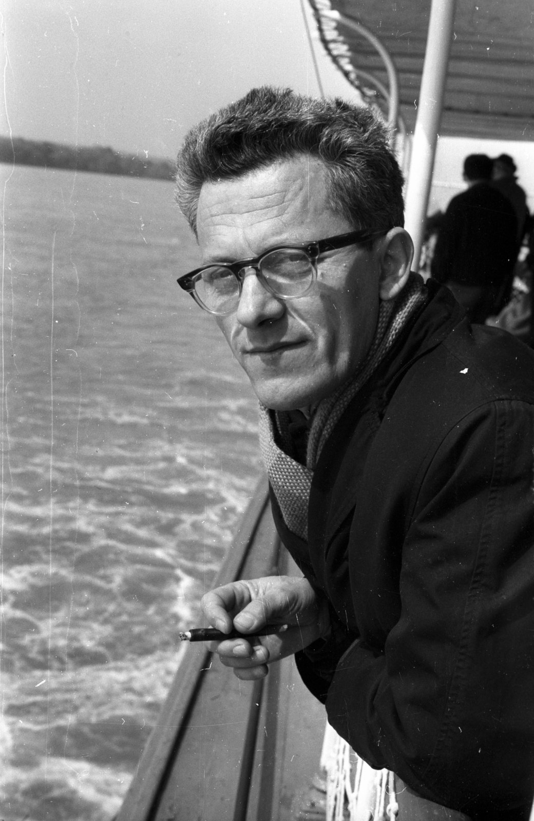Szerbia, a felvétel a Felszabadulás gőzhajó fedélzetén az Írószövetség jugoszláviai útján készült. Takács Imre költő, műfordító., 1965, Hunyady József, Fortepan #106131
