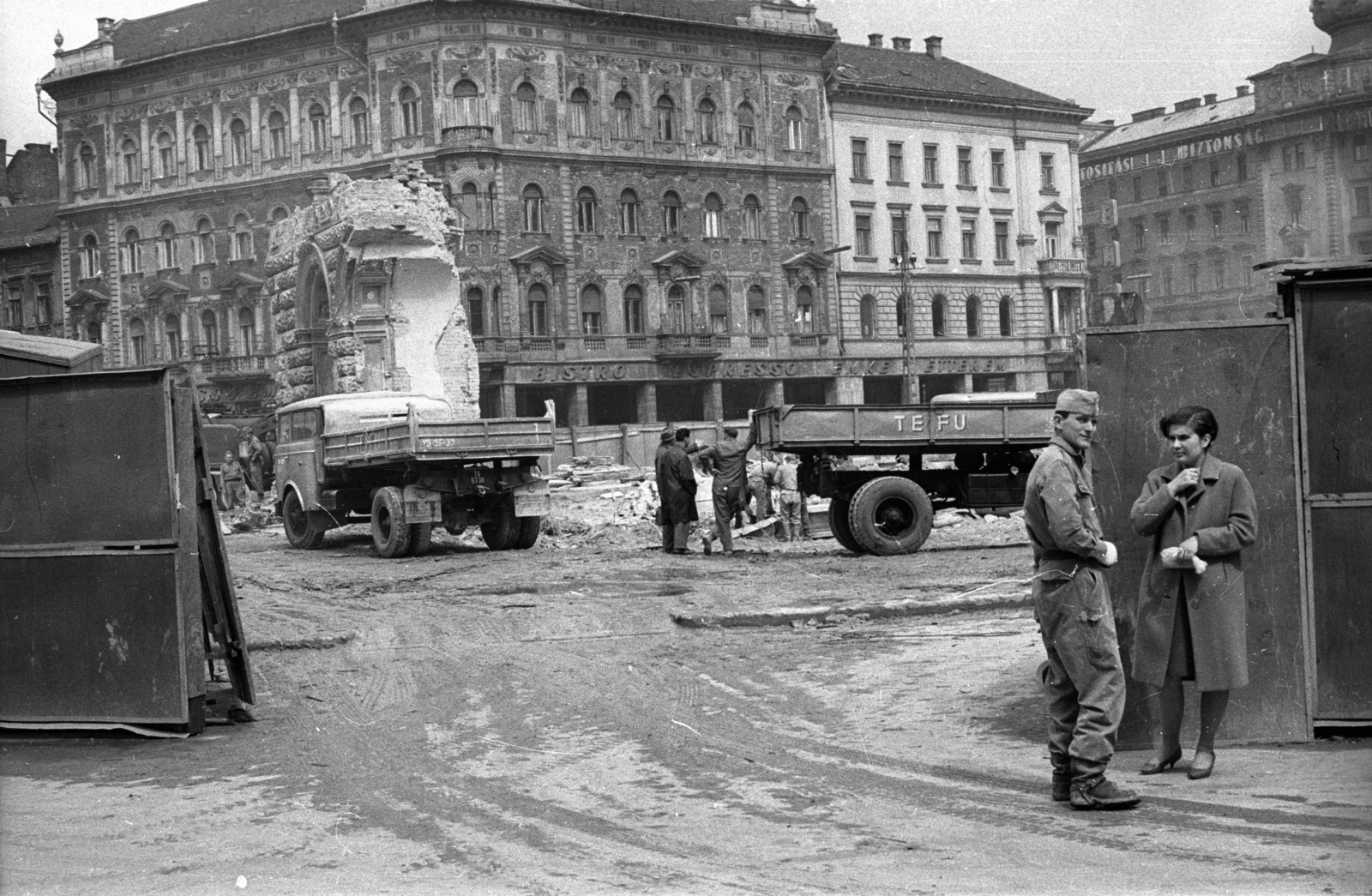 Magyarország, Budapest VIII., Blaha Lujza tér, a Nemzeti Színház bontása., 1965, Hunyady József, épületbontás, Budapest, Fortepan #106222