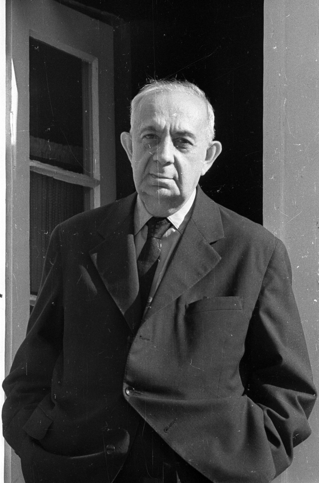 Hungary, Szűcs László István dramaturg, író, egyetemi tanár., 1964, Hunyady József, hands in pockets, Fortepan #106226