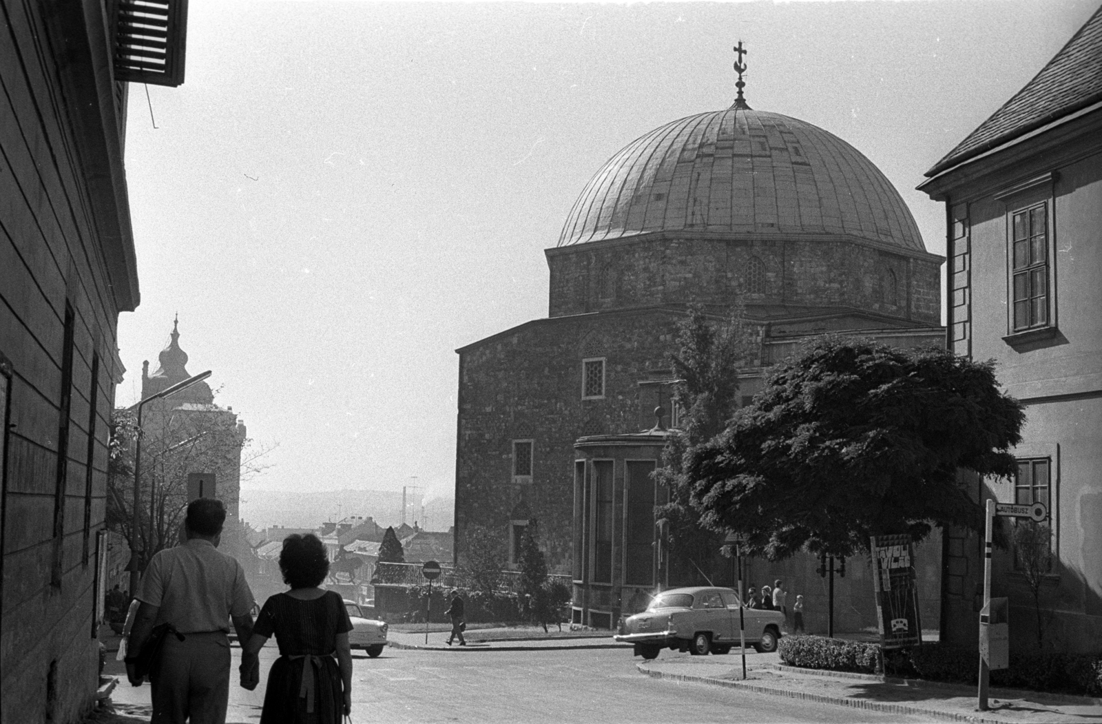 Magyarország, Pécs, Hunyadi János utca a Széchenyi tér és a Dzsámi felé nézve., 1962, Hunyady József, GAZ M21 Volga, mecset, Fortepan #106242