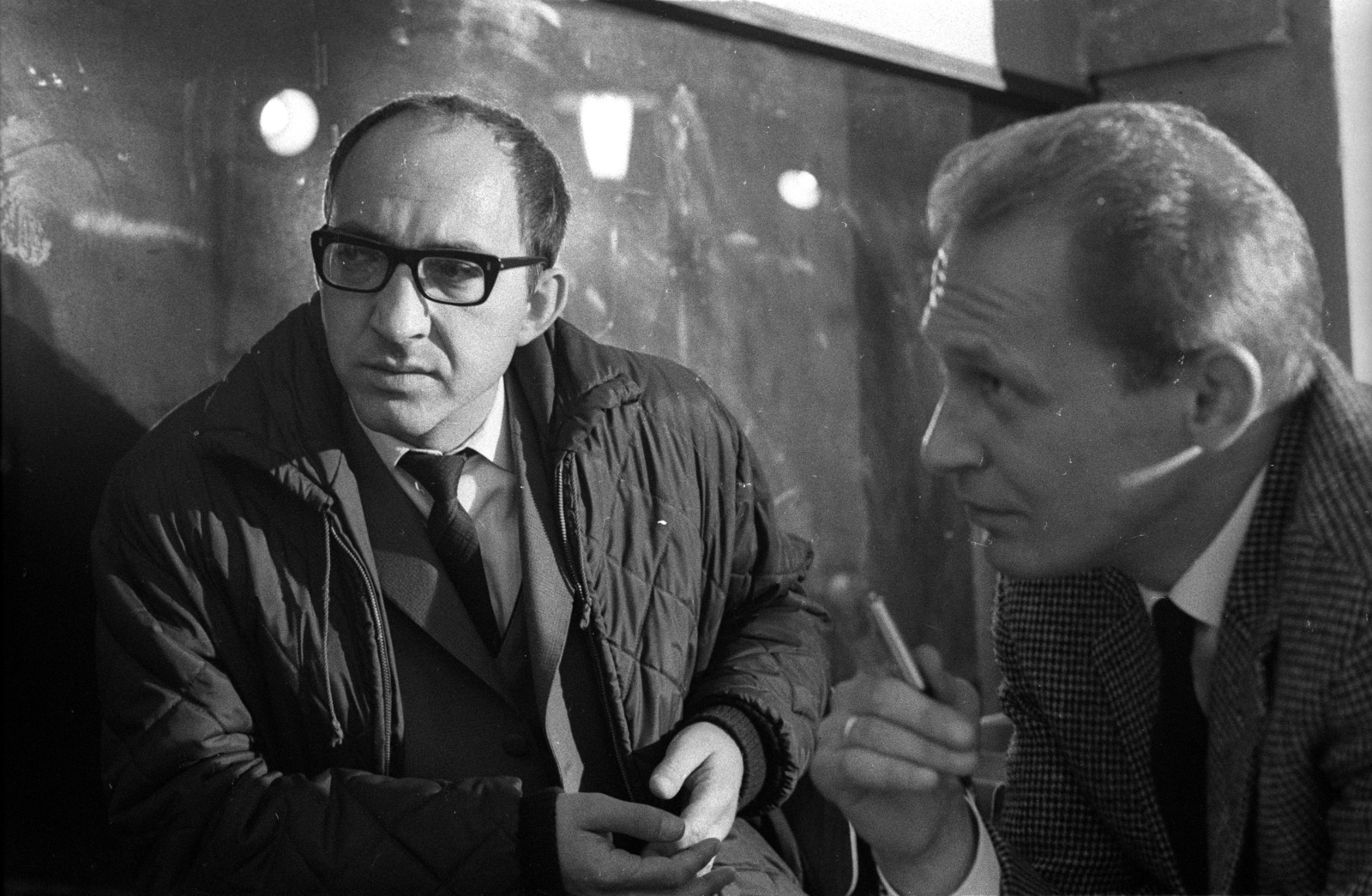 Hungary, Kőszeg, Jurisics tér, Lábas-ház, balra Palásthy György filmrendező. A felvétel a Sok hűség semmiért című film forgatásakor készült., 1966, Hunyady József, filming, Fortepan #106250