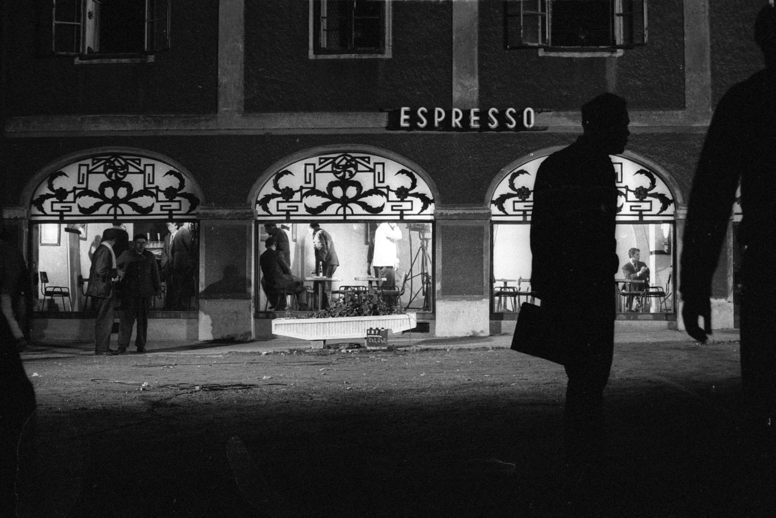 Magyarország, Kőszeg, Jurisics tér, Lábas-ház. A felvétel a Sok hűség semmiért című film forgatásakor készült., 1966, Hunyady József, filmforgatás, este, Fortepan #106256
