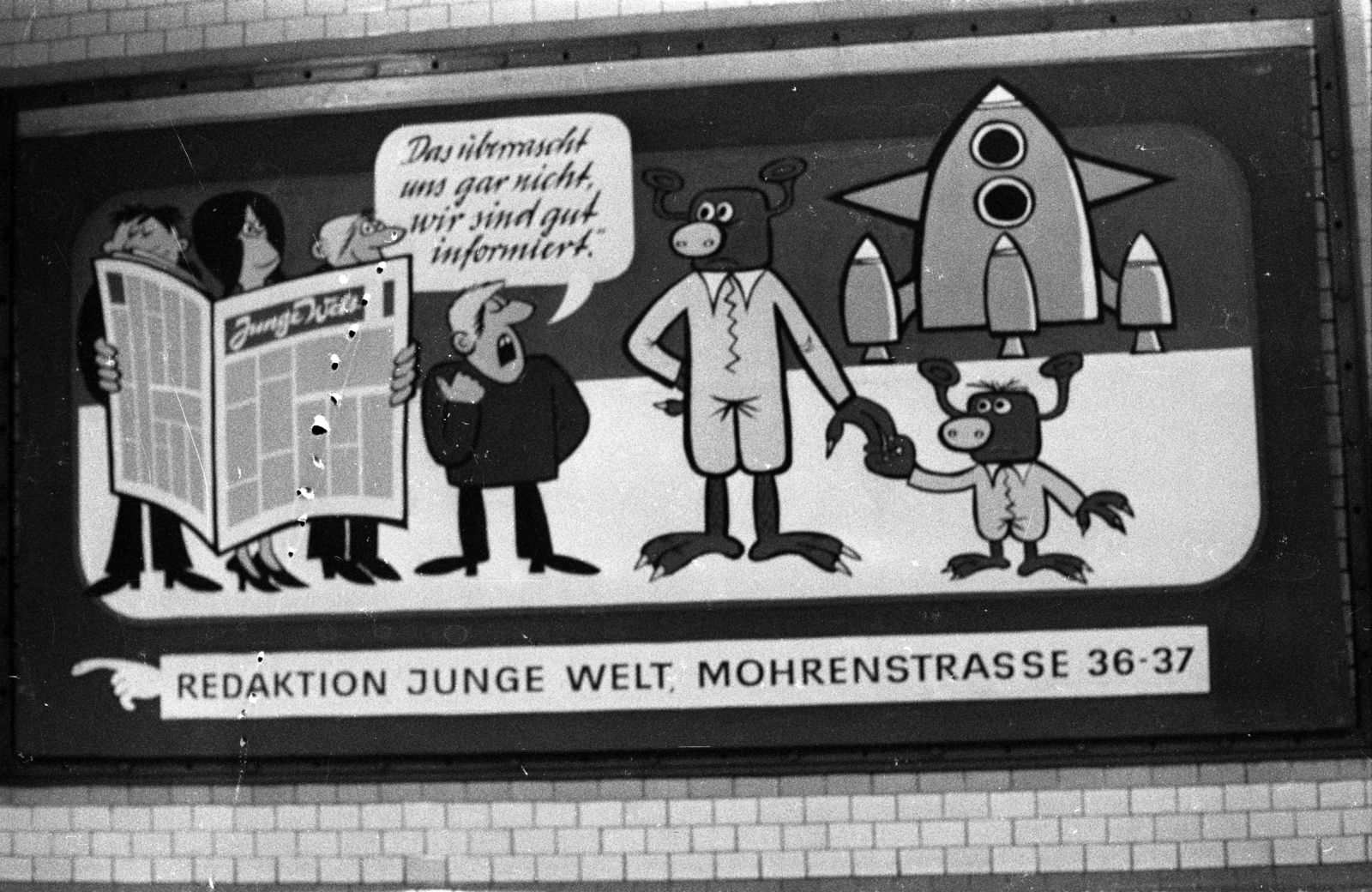 Germany, Berlin, Kelet-Berlin, U-Bahnhof Hausvogteiplatz., 1969, Hunyady József, poster, GDR, East-Berlin, german text, spaceship, newspaper, Fortepan #106266