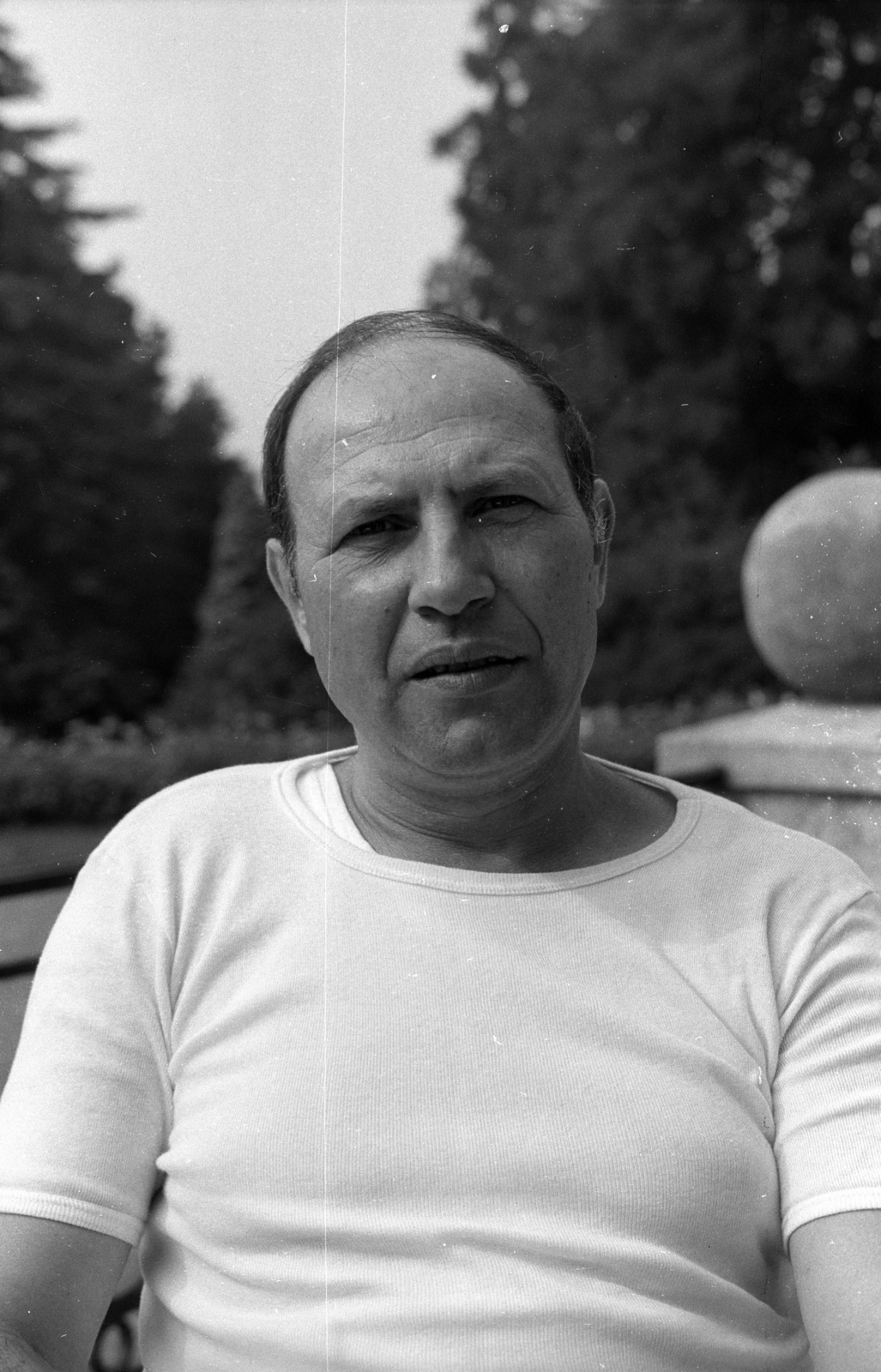 Hungary,Lake Balaton, Szigliget, Esterházy-kastély, az Írók Alkotóházának terasza. Kertész Imre író., 1975, Hunyady József, Fortepan #106293