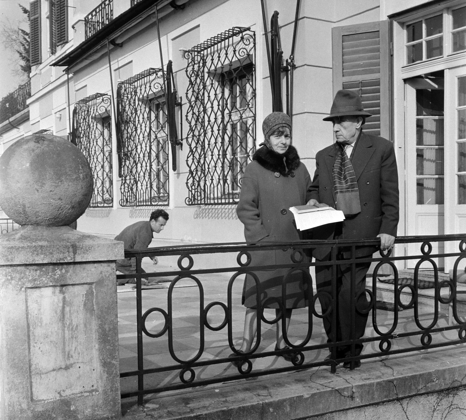 Magyarország,Balaton, Szigliget, Esterházy-kastély, az Írók Alkotóházának terasza. Kassák Lajos író, költő, képzőművész., 1965, Hunyady József, Fortepan #106352